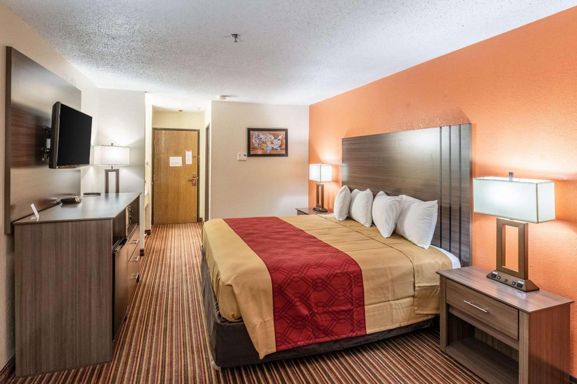 Econo Lodge Inn & Suites Mckinney - Plano North photo 5