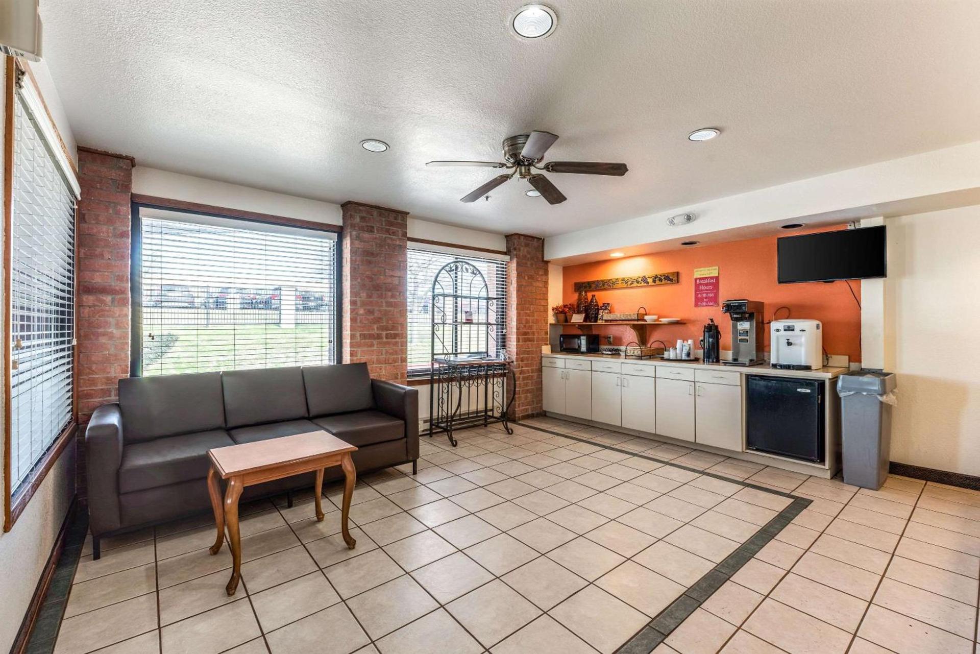 Econo Lodge Inn & Suites Mckinney - Plano North photo 9