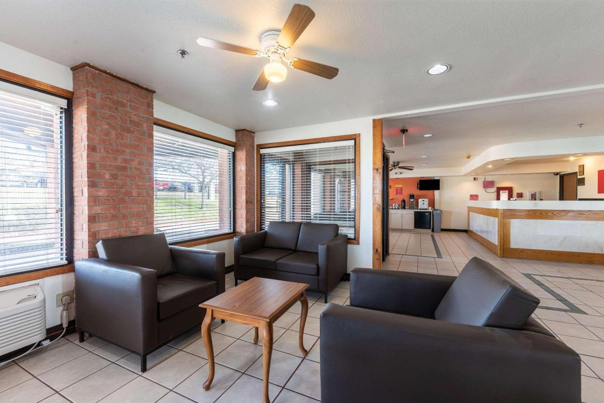 Econo Lodge Inn & Suites Mckinney - Plano North photo 18