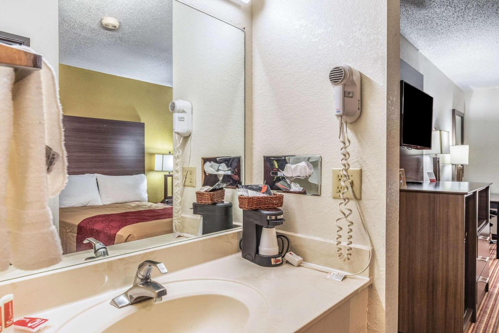 Econo Lodge Inn & Suites Mckinney - Plano North photo 19