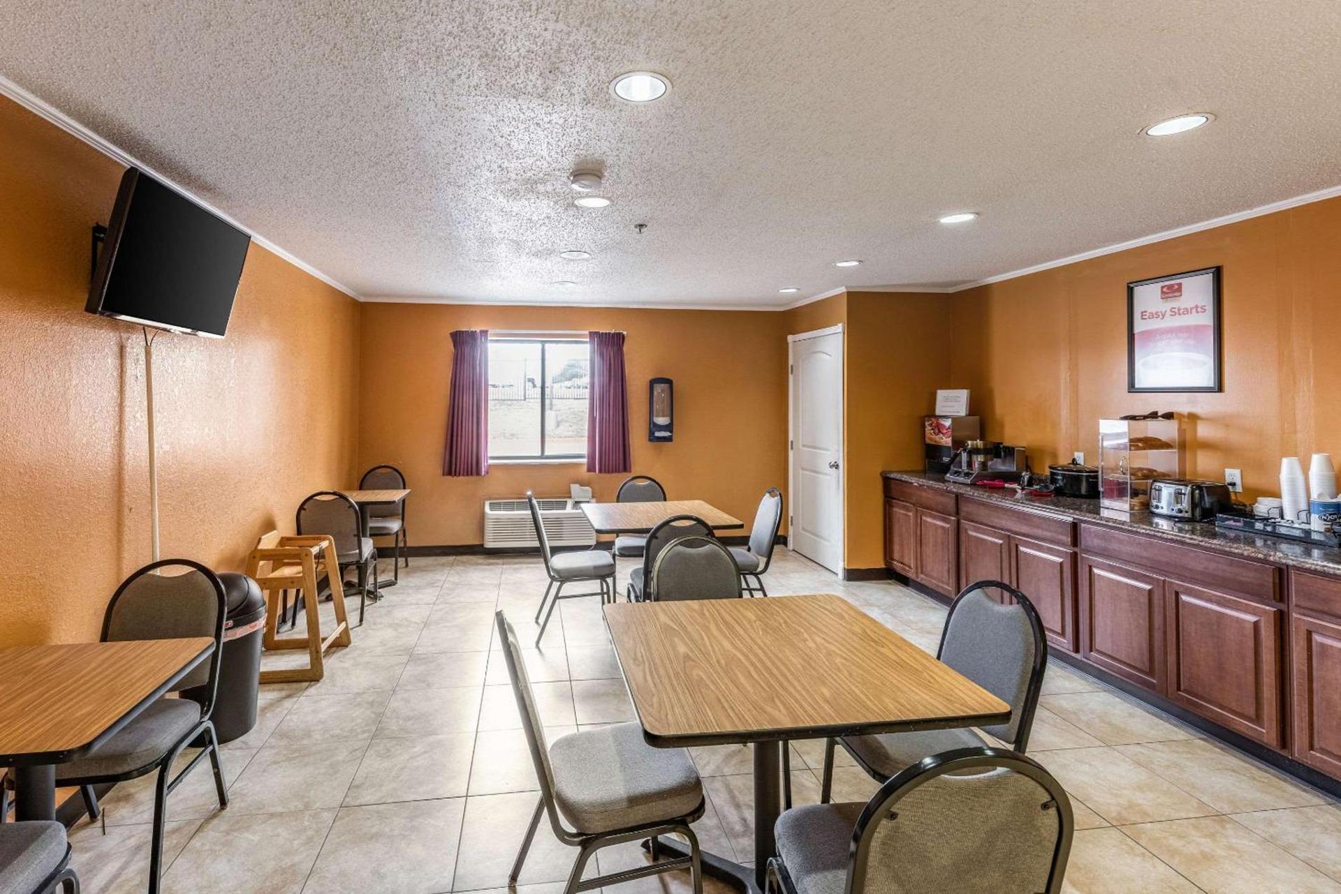 Econo Lodge Inn & Suites Mckinney - Plano North photo 21