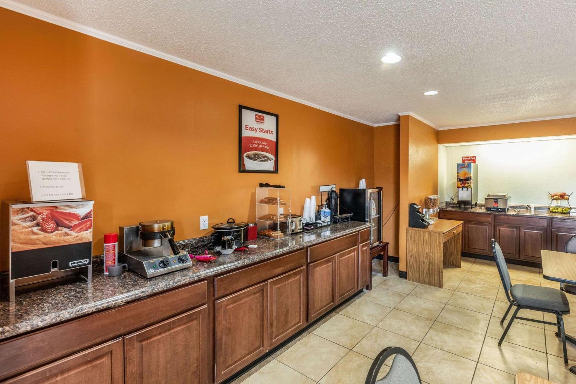 Econo Lodge Inn & Suites Mckinney - Plano North photo 23