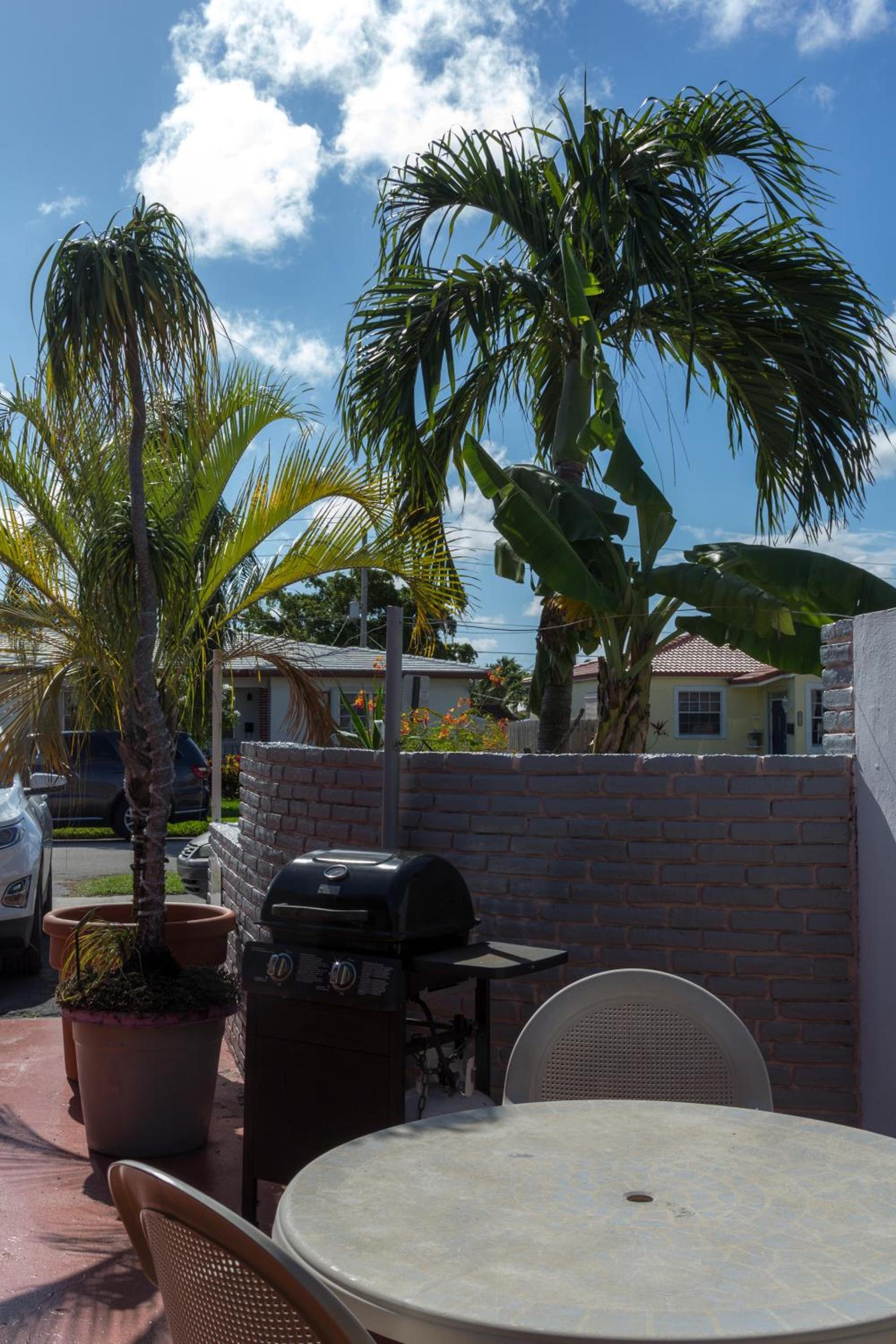 Richard's Motel Courtyard photo 18