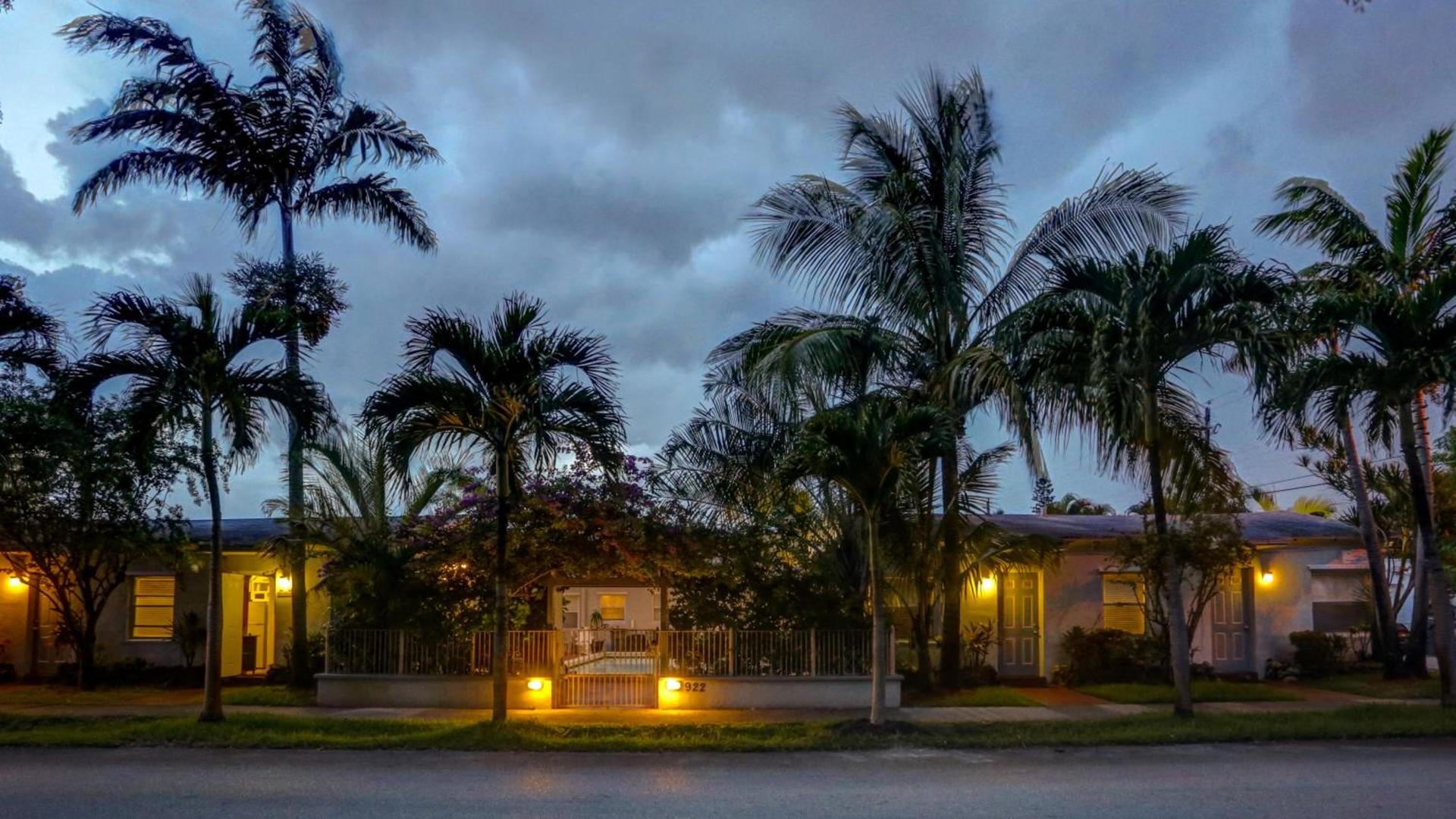 Richard's Motel Courtyard photo 8
