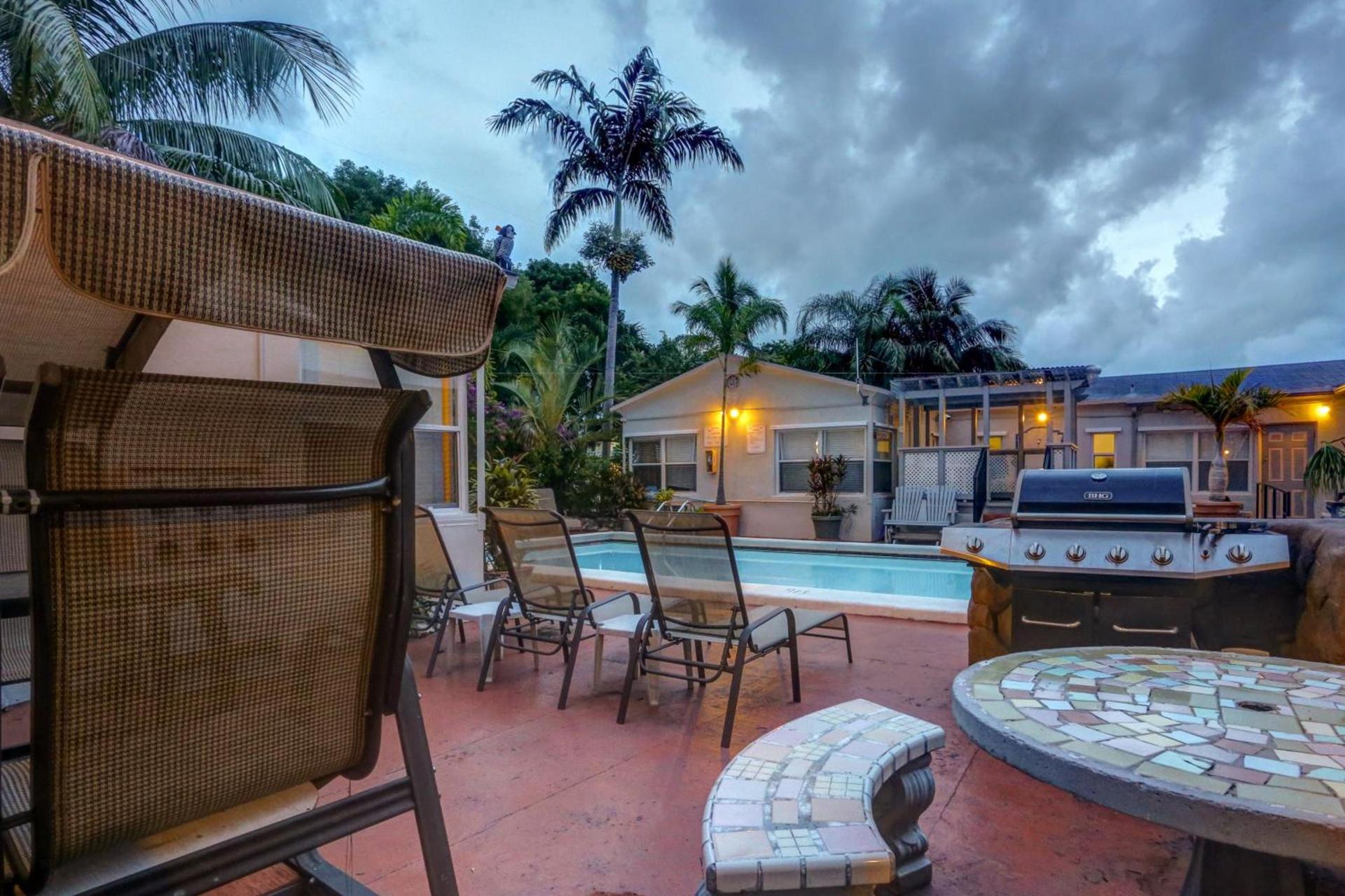Richard's Motel Courtyard photo 22