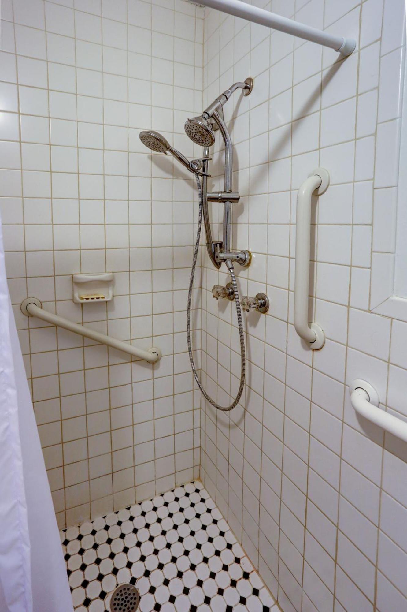 Richard's Motel Studios photo 6