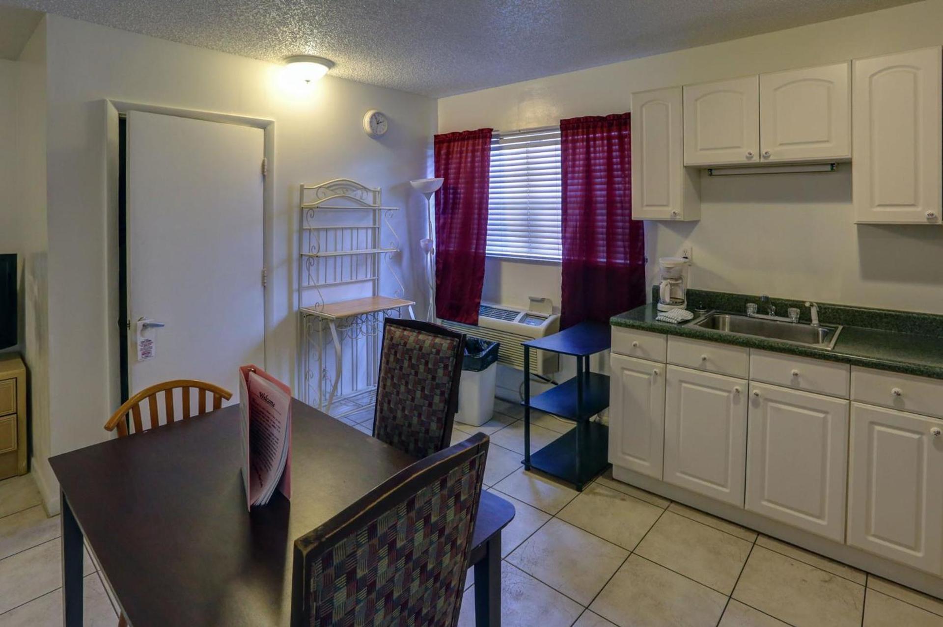 Richard's Motel Studios photo 12