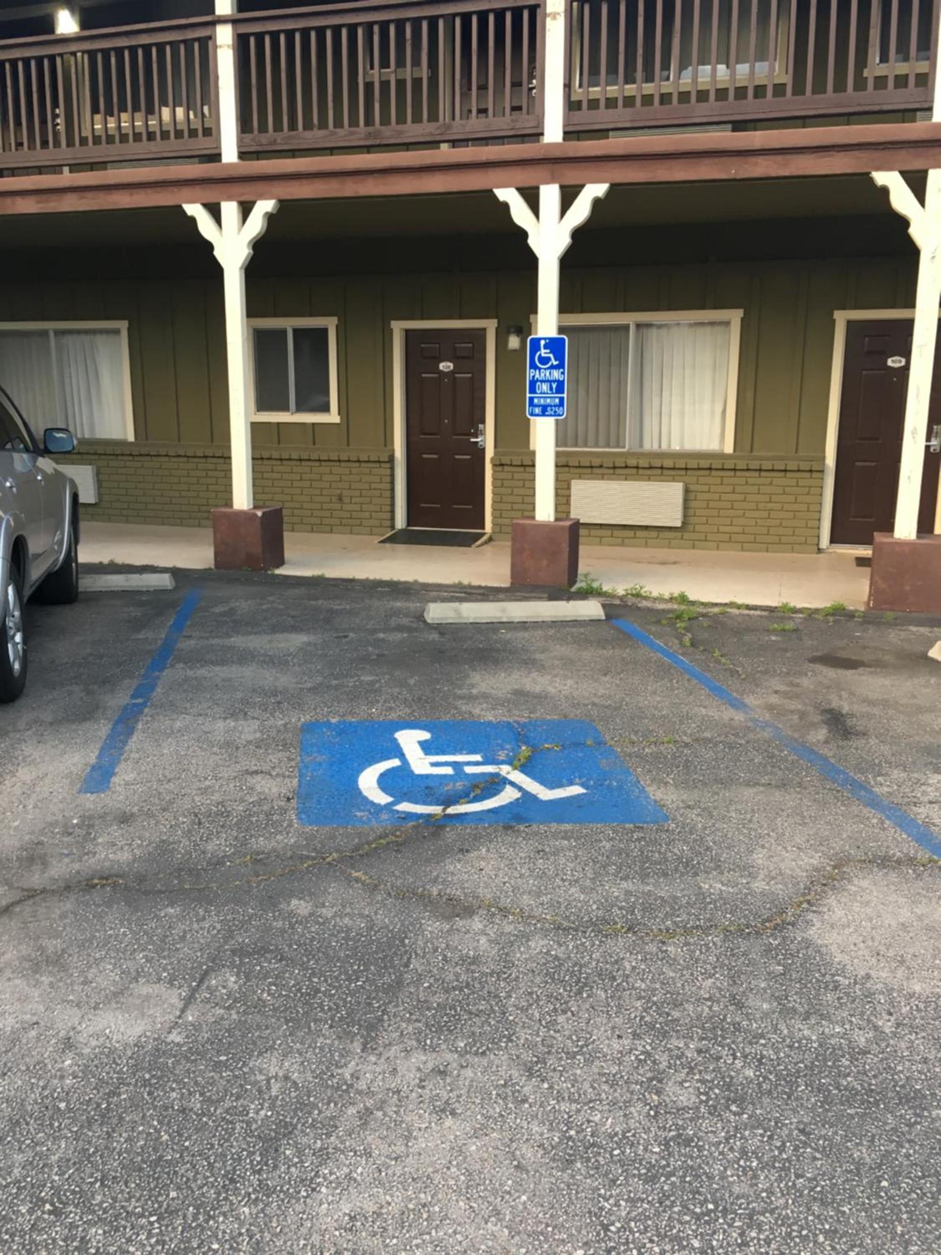 Vino Inn & Suites photo 27