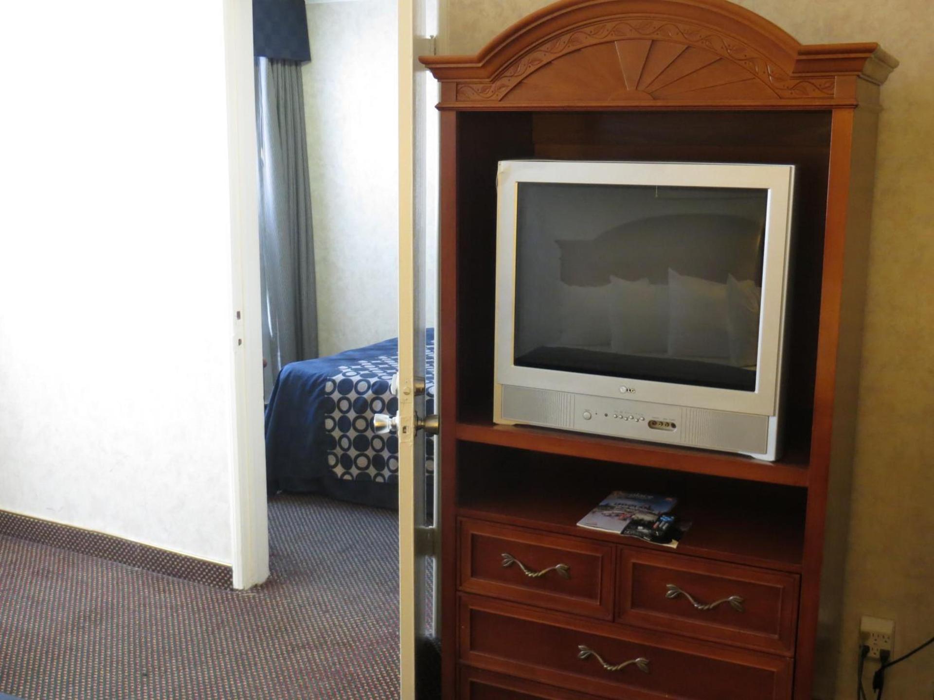 Days Inn by Wyndham Los Angeles LAX Airport Stadium Area photo 16