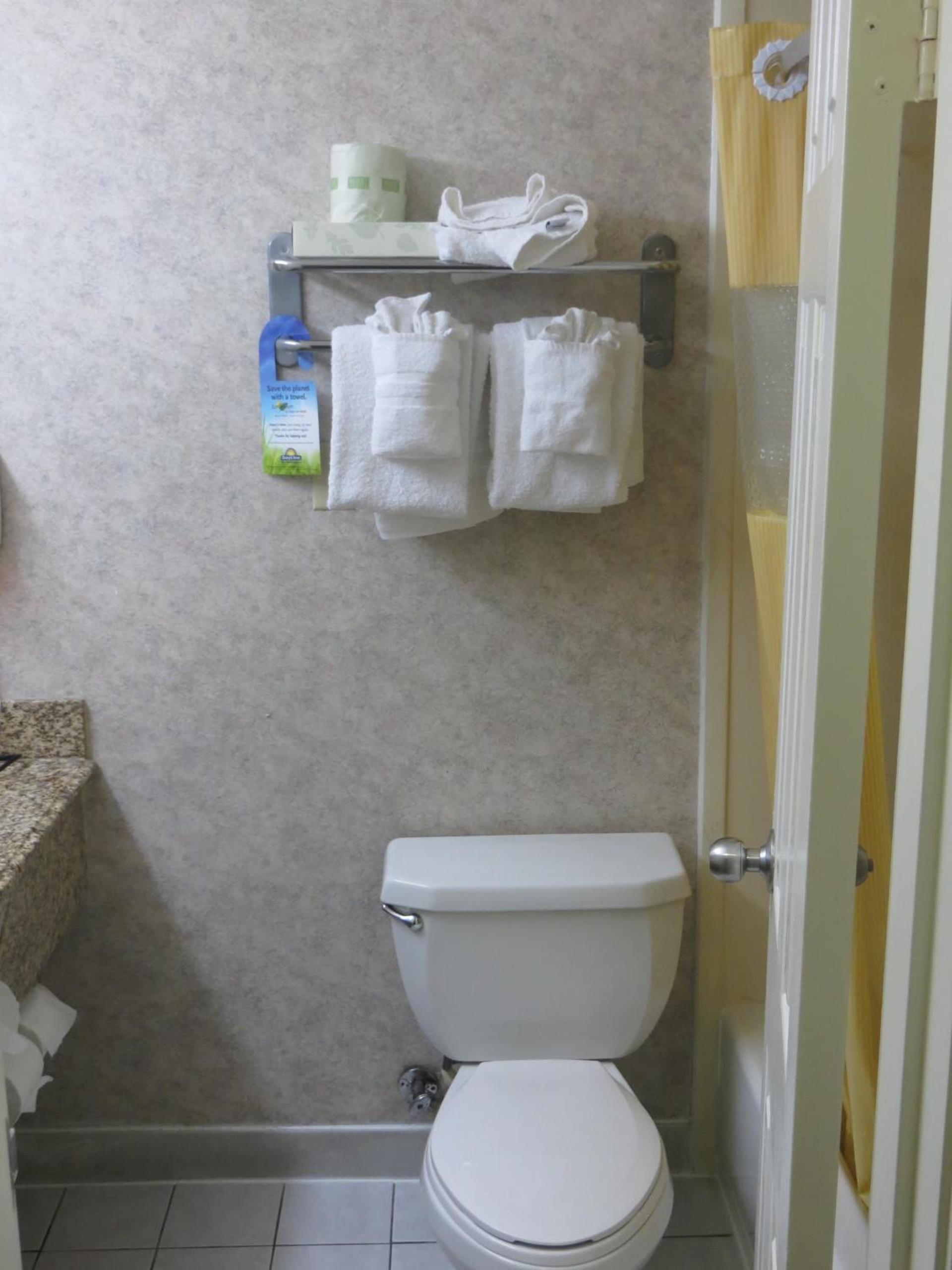 Days Inn by Wyndham Los Angeles LAX Airport Stadium Area photo 18