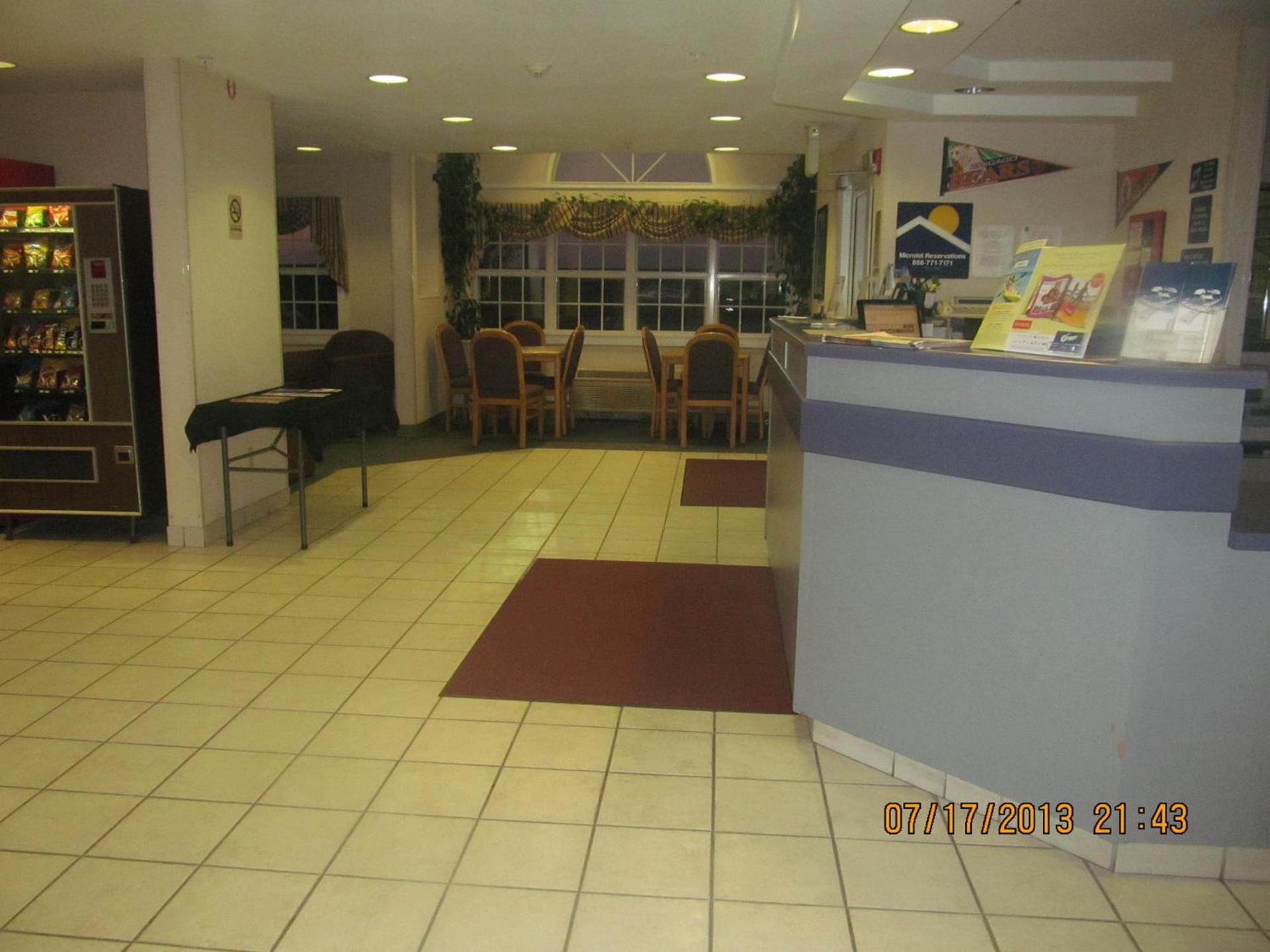Microtel Inn by Wyndham Champaign photo 10