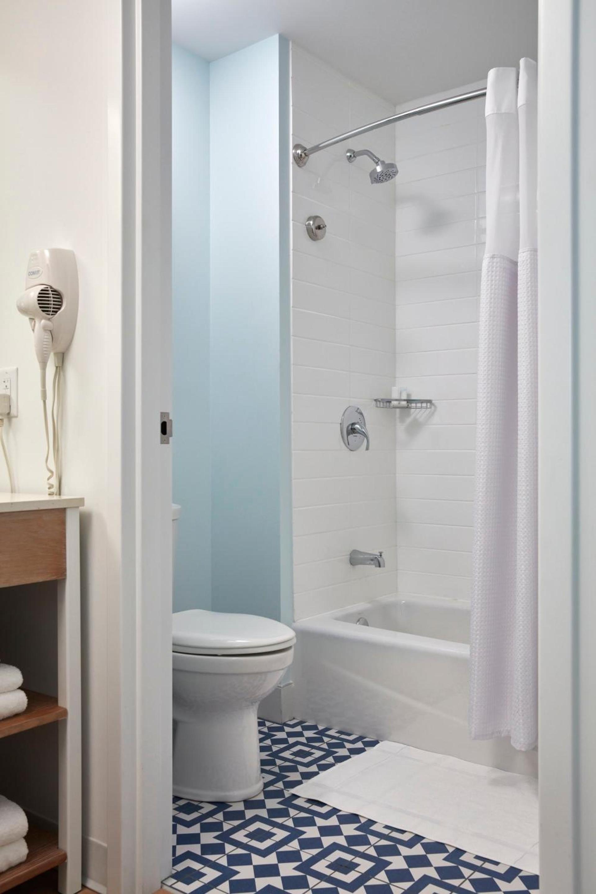 Universal's Endless Summer Resort - Surfside Inn and Suites photo 23