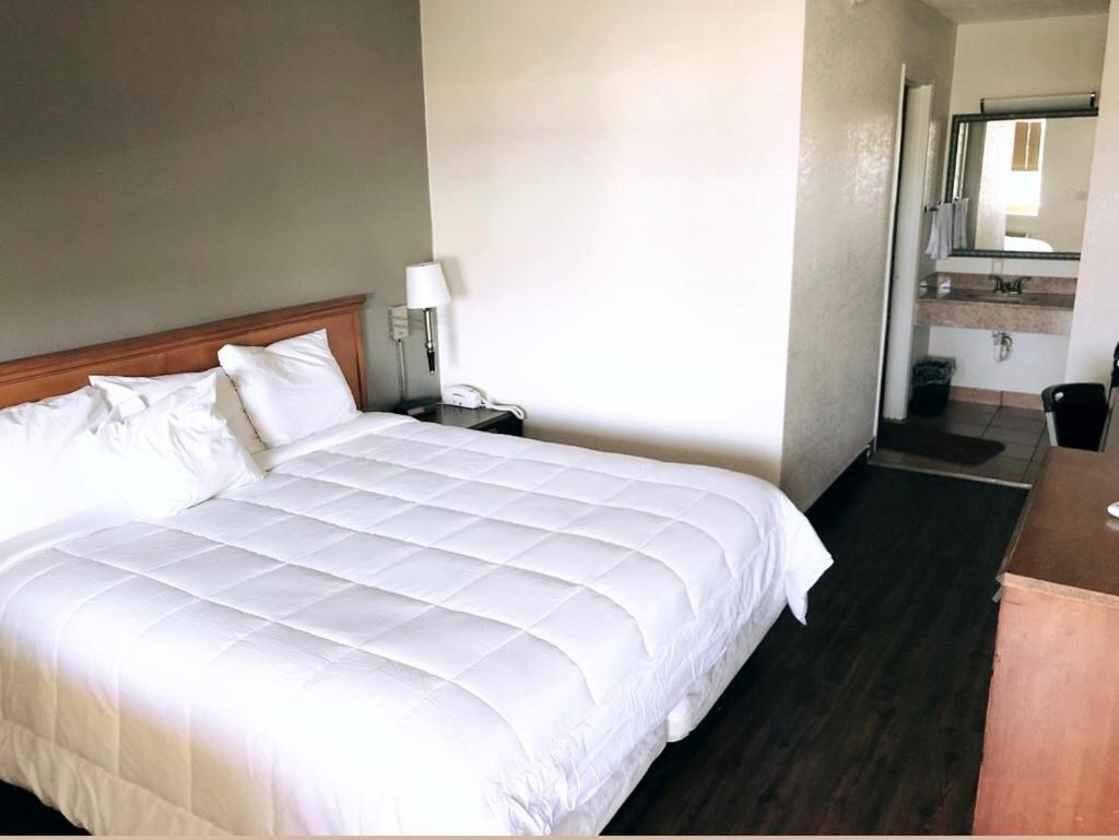 Americas Best Value Inn-Princess Anne photo 5