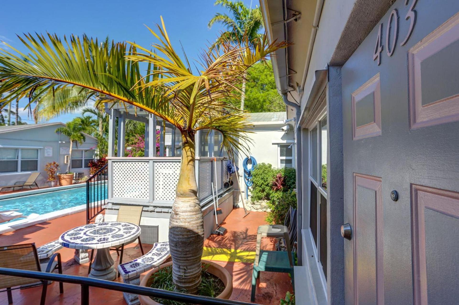 Richard's Motel Courtyard photo 3