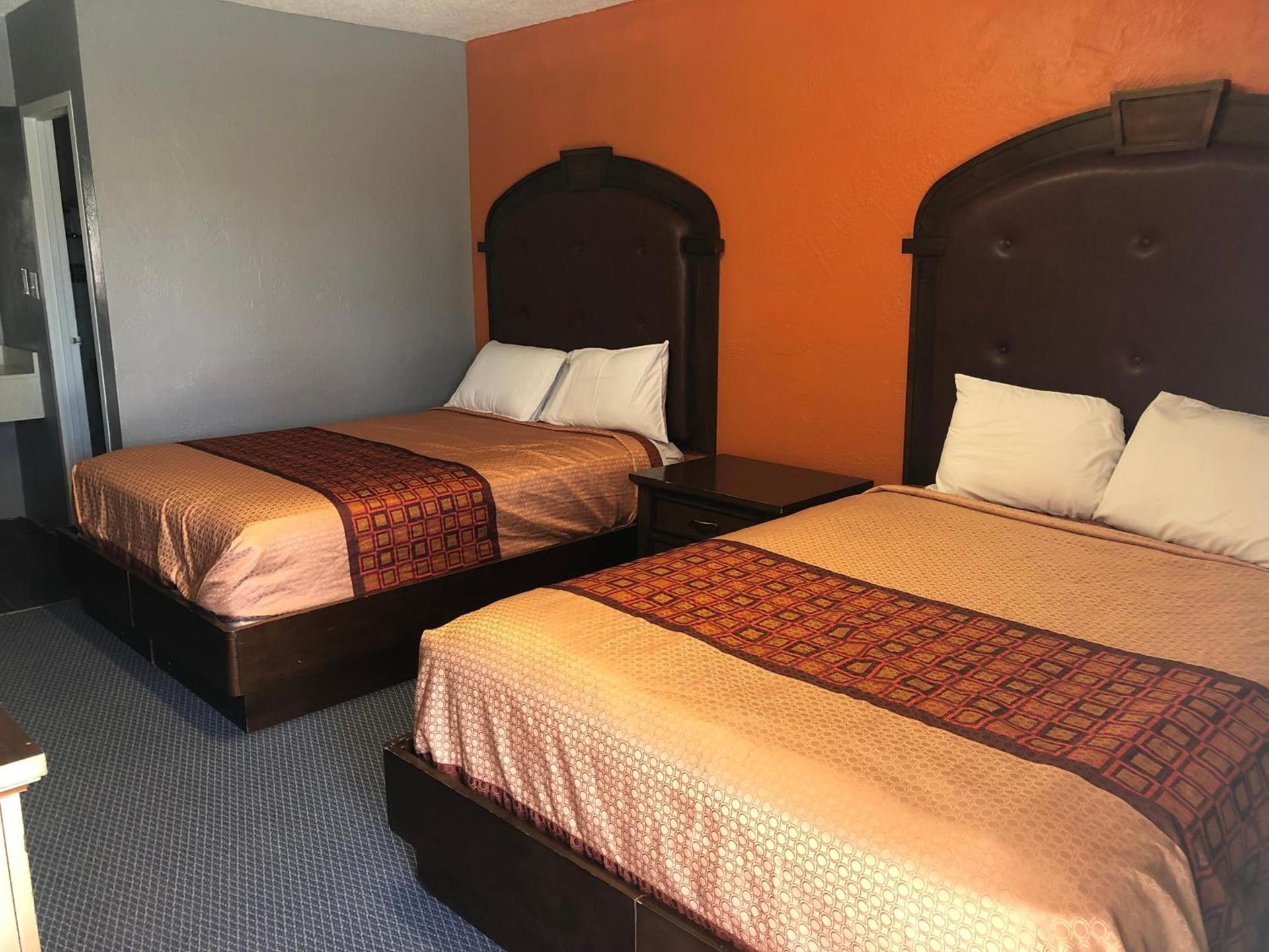 Executive Inn & Suites photo 1