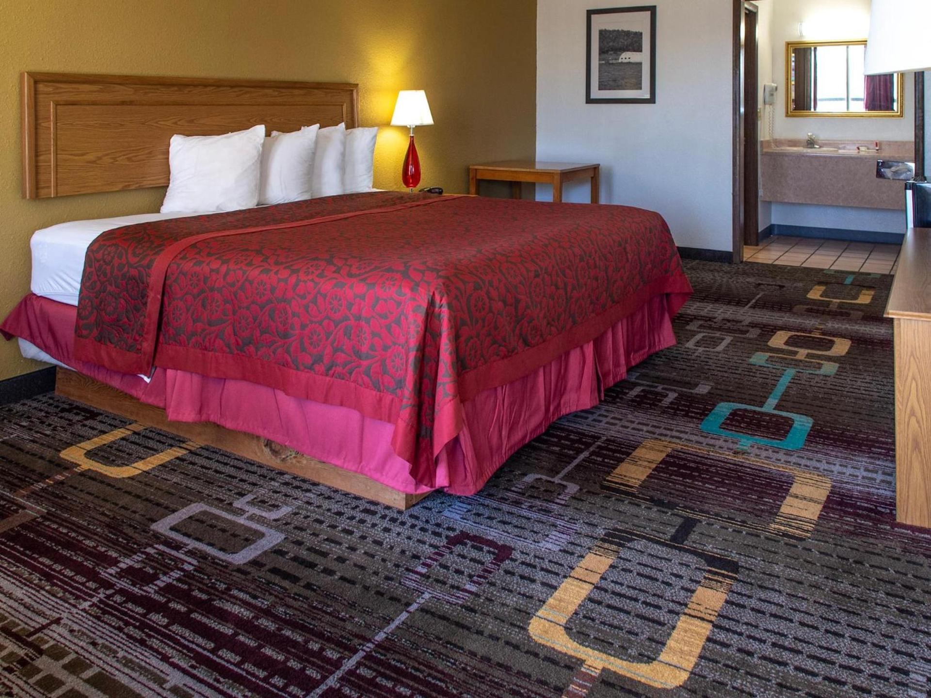 Days Inn by Wyndham Clinton photo 7