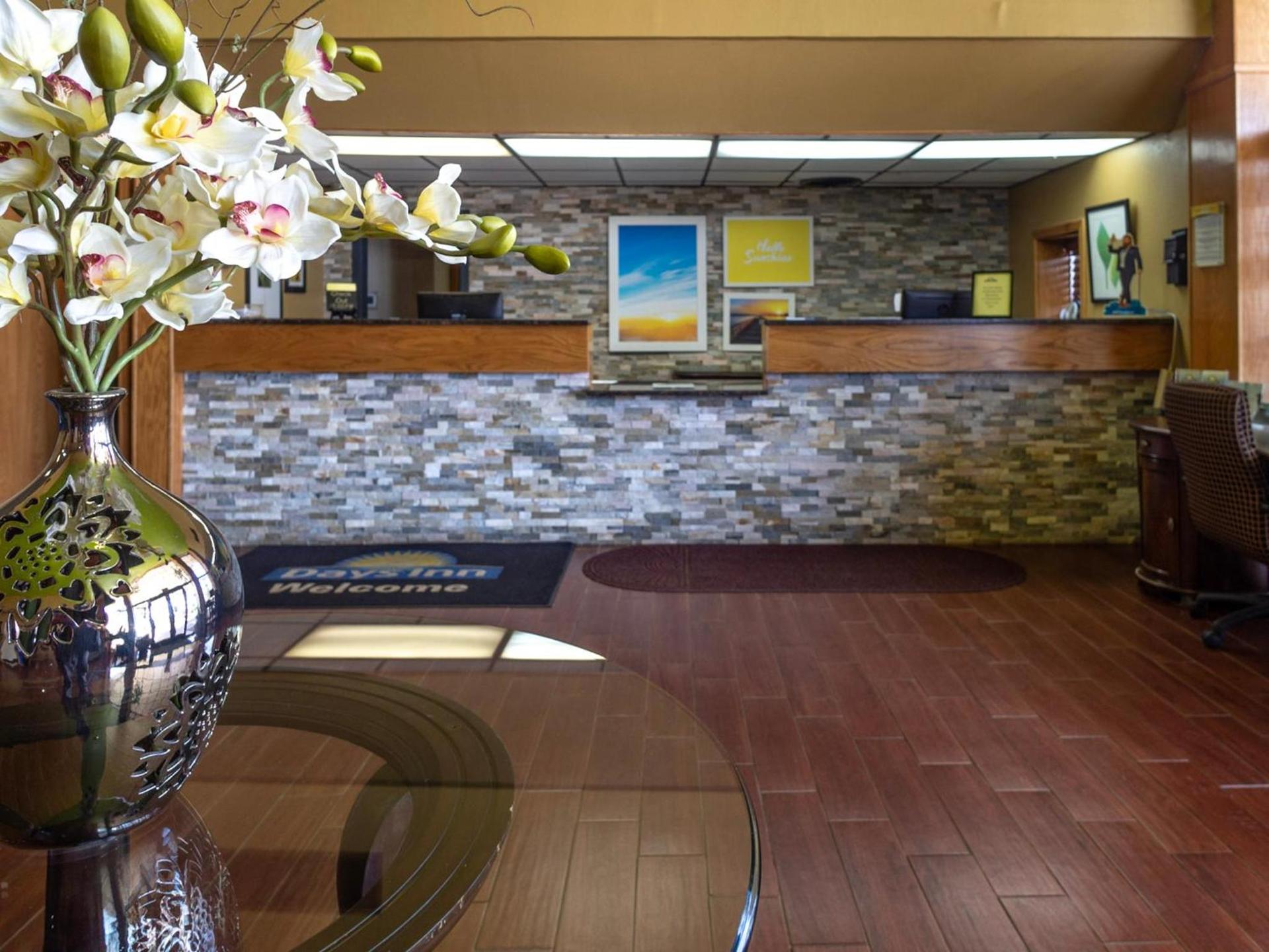 Days Inn by Wyndham Clinton photo 8