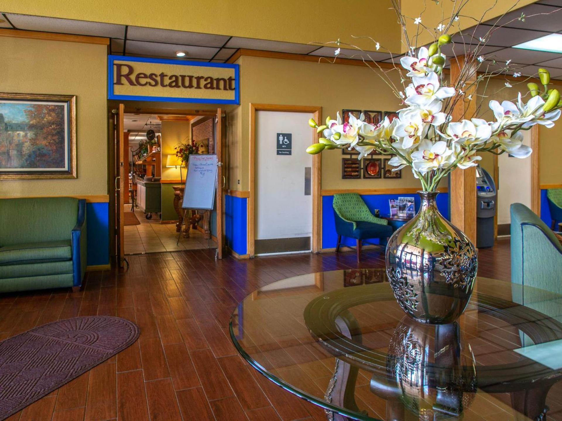 Days Inn by Wyndham Clinton photo 9