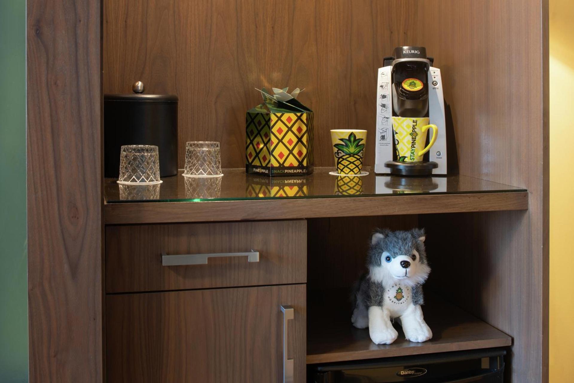 Staypineapple, Hotel Rose, Downtown Portland photo 13