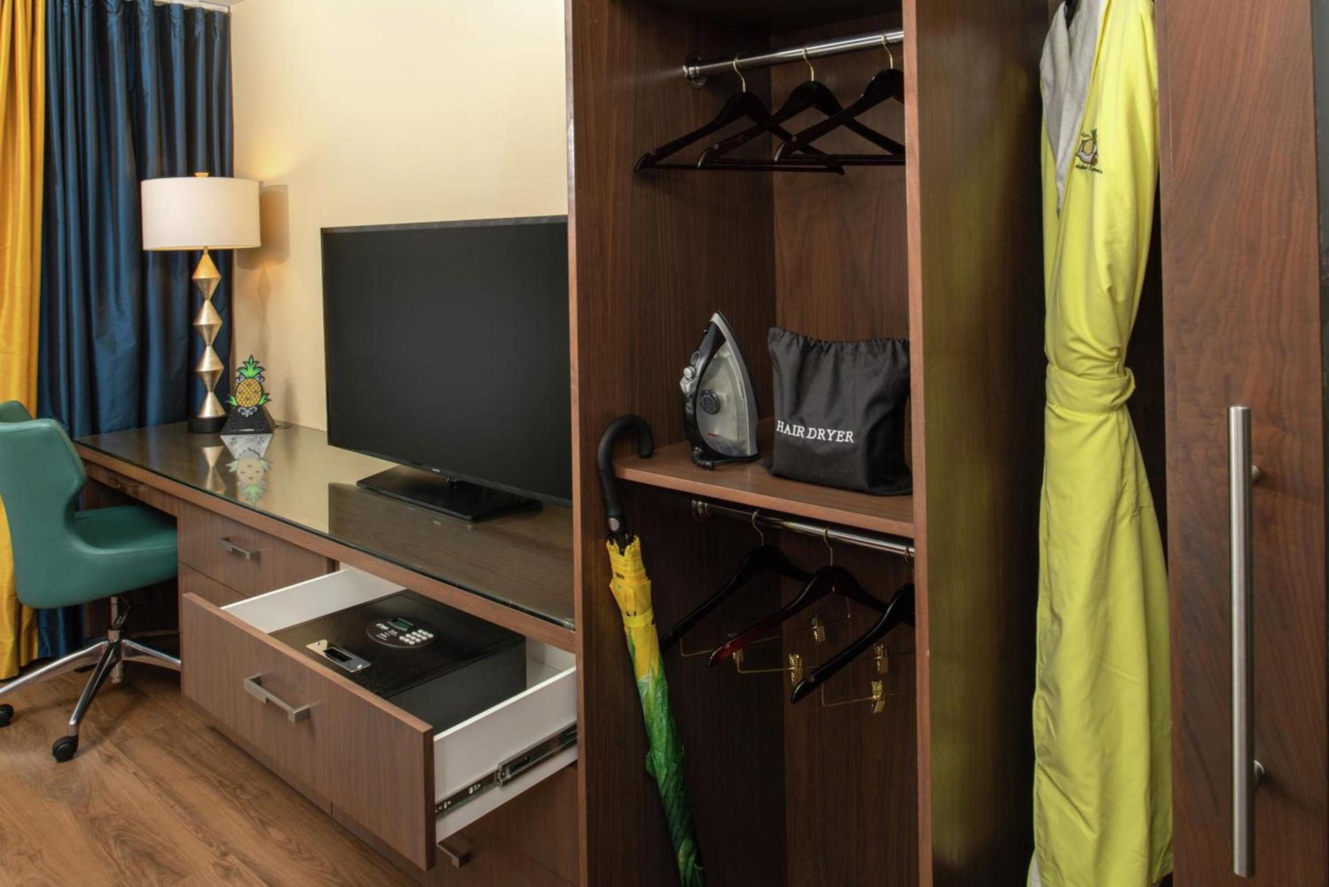 Staypineapple, Hotel Rose, Downtown Portland photo 15