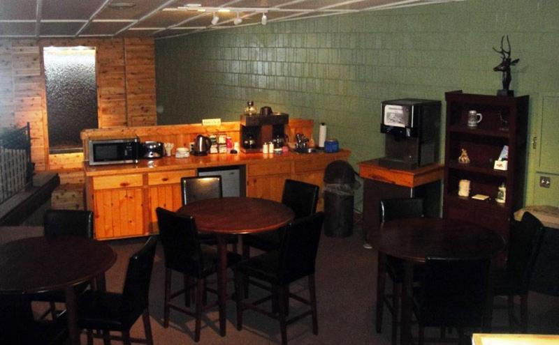 Hiawatha Lodge Inn photo 29