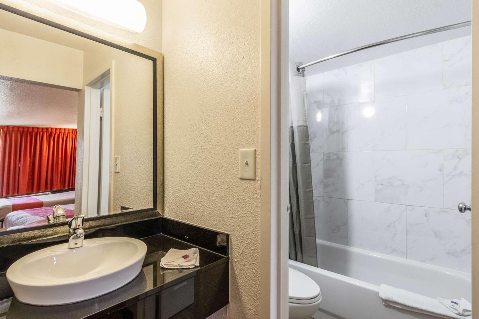 Motel 6-Little Rock, AR - West photo 19