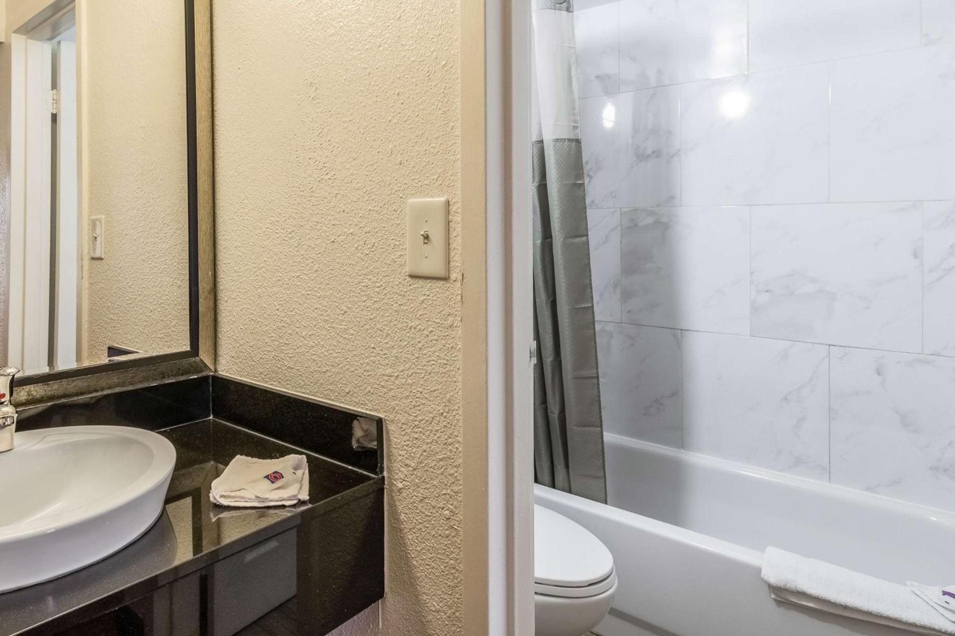 Motel 6-Little Rock, AR - West photo 18