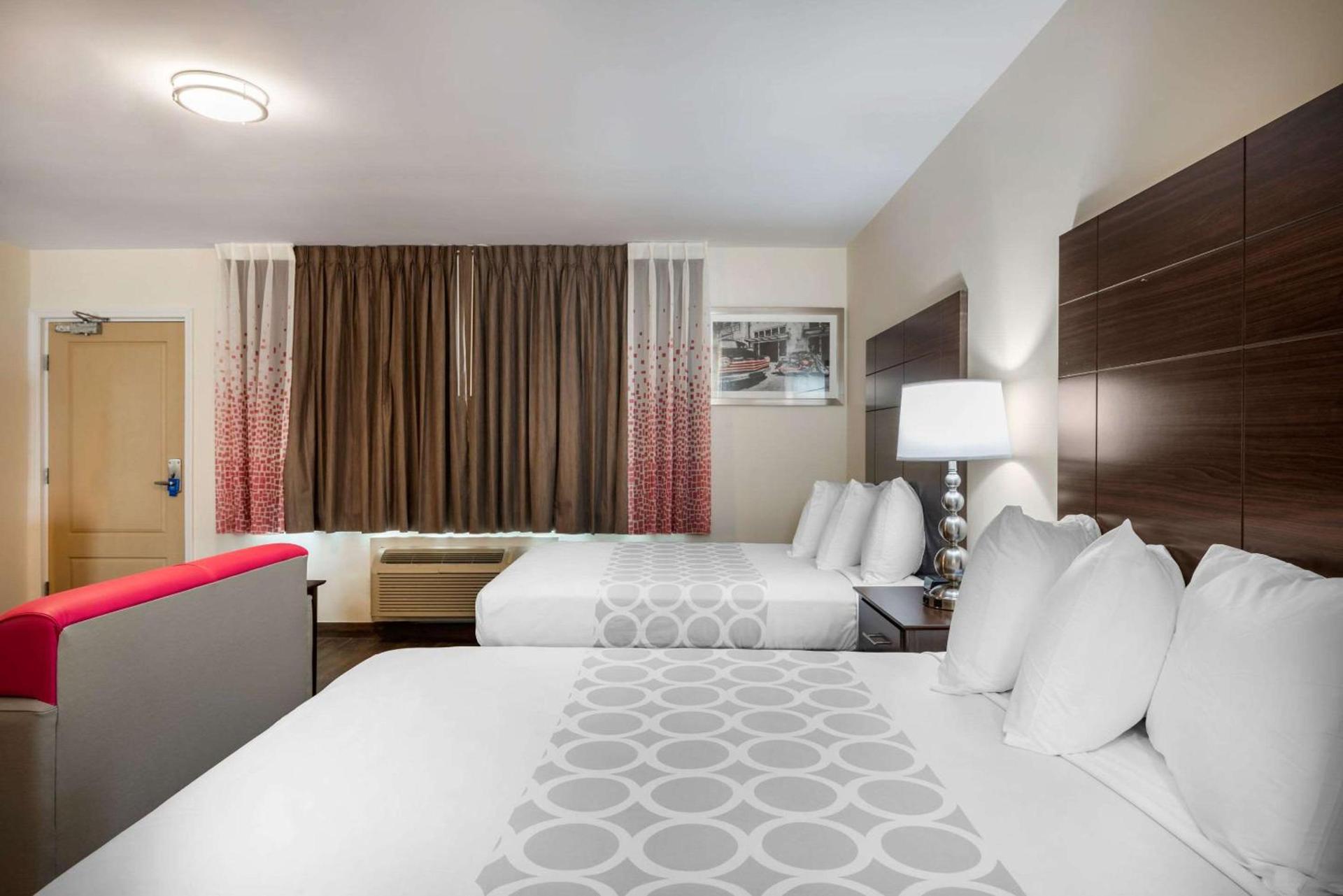Downtown Hollywood Gardens Inn & Suites photo 33