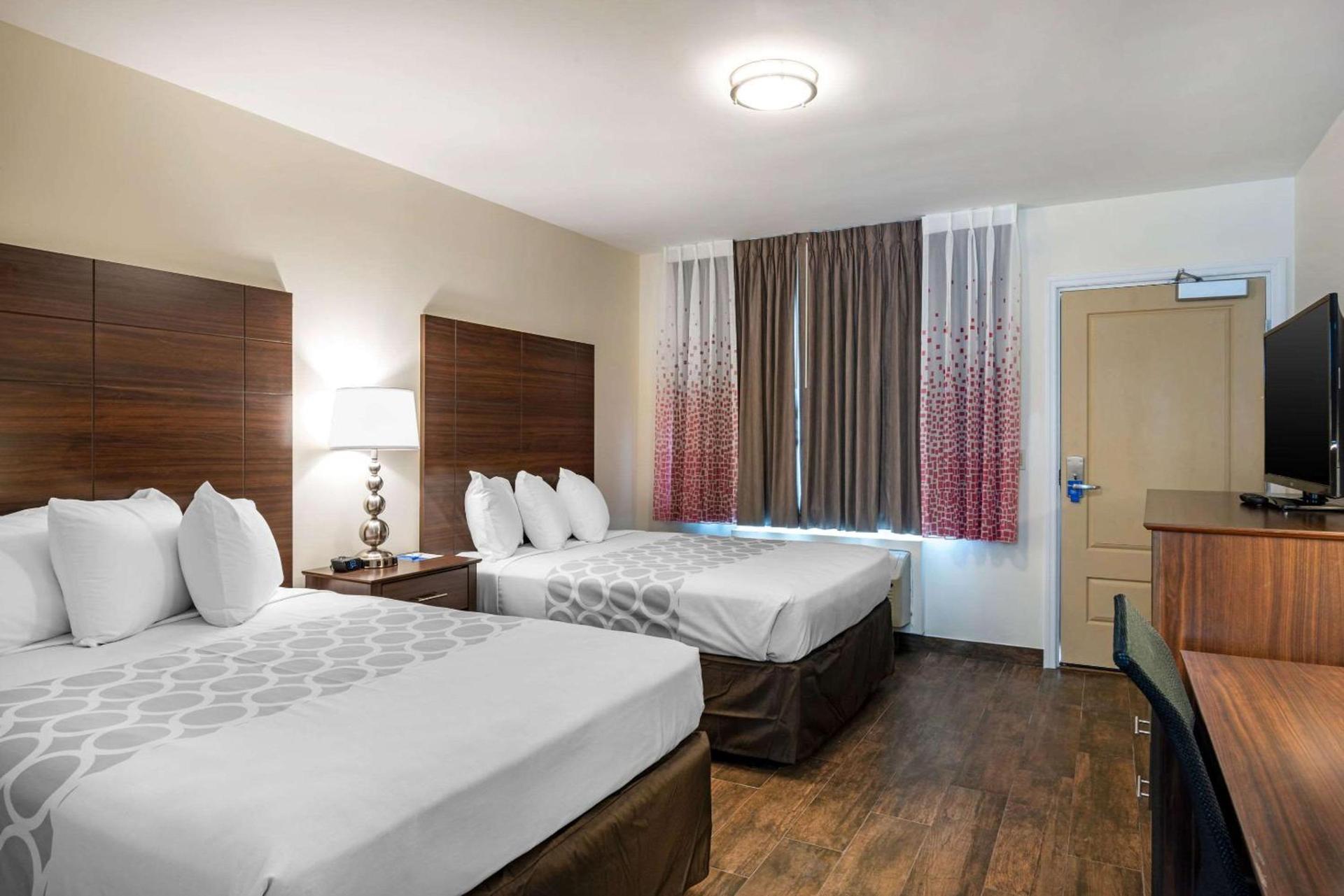 Downtown Hollywood Gardens Inn & Suites photo 32