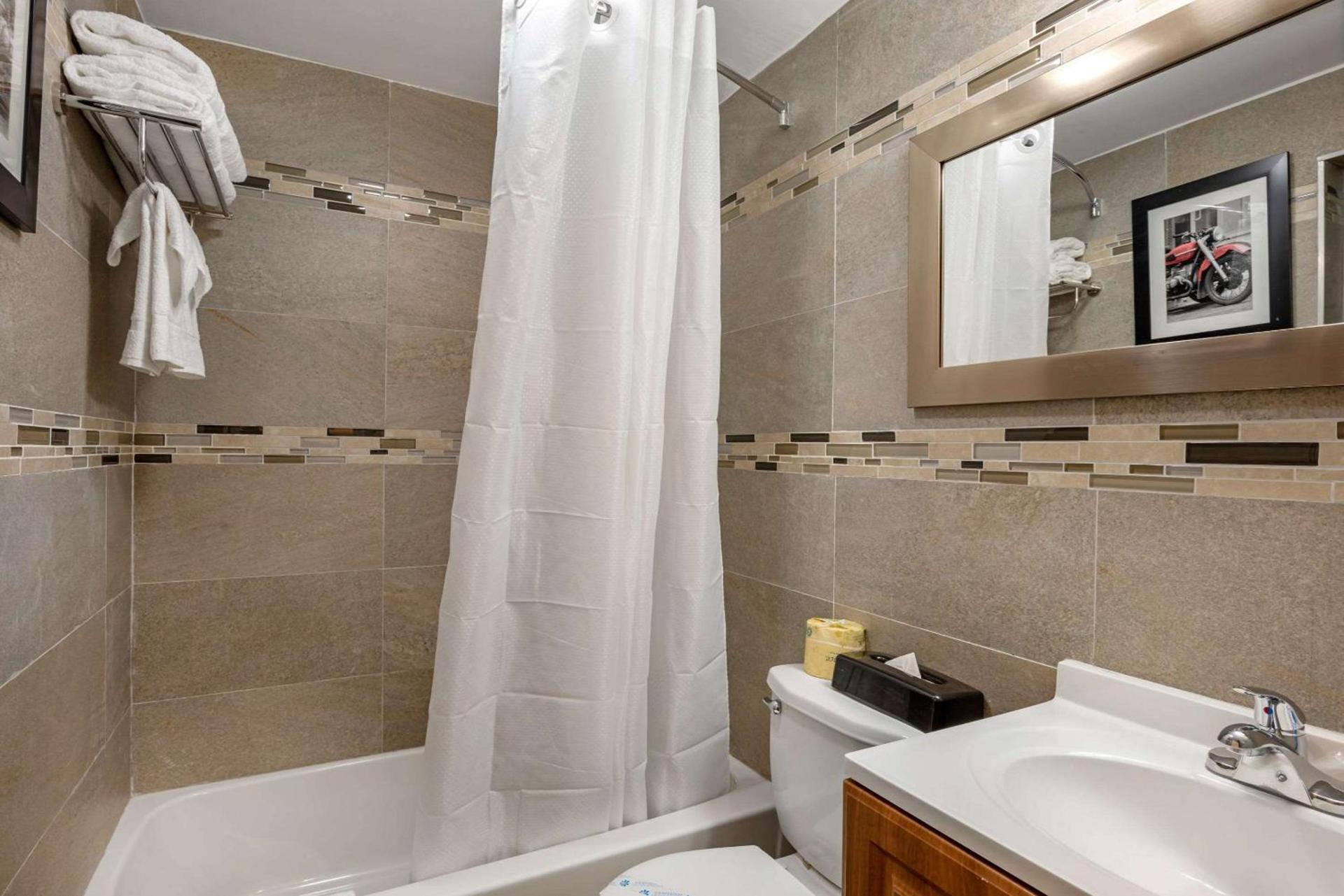 Downtown Hollywood Gardens Inn & Suites photo 34