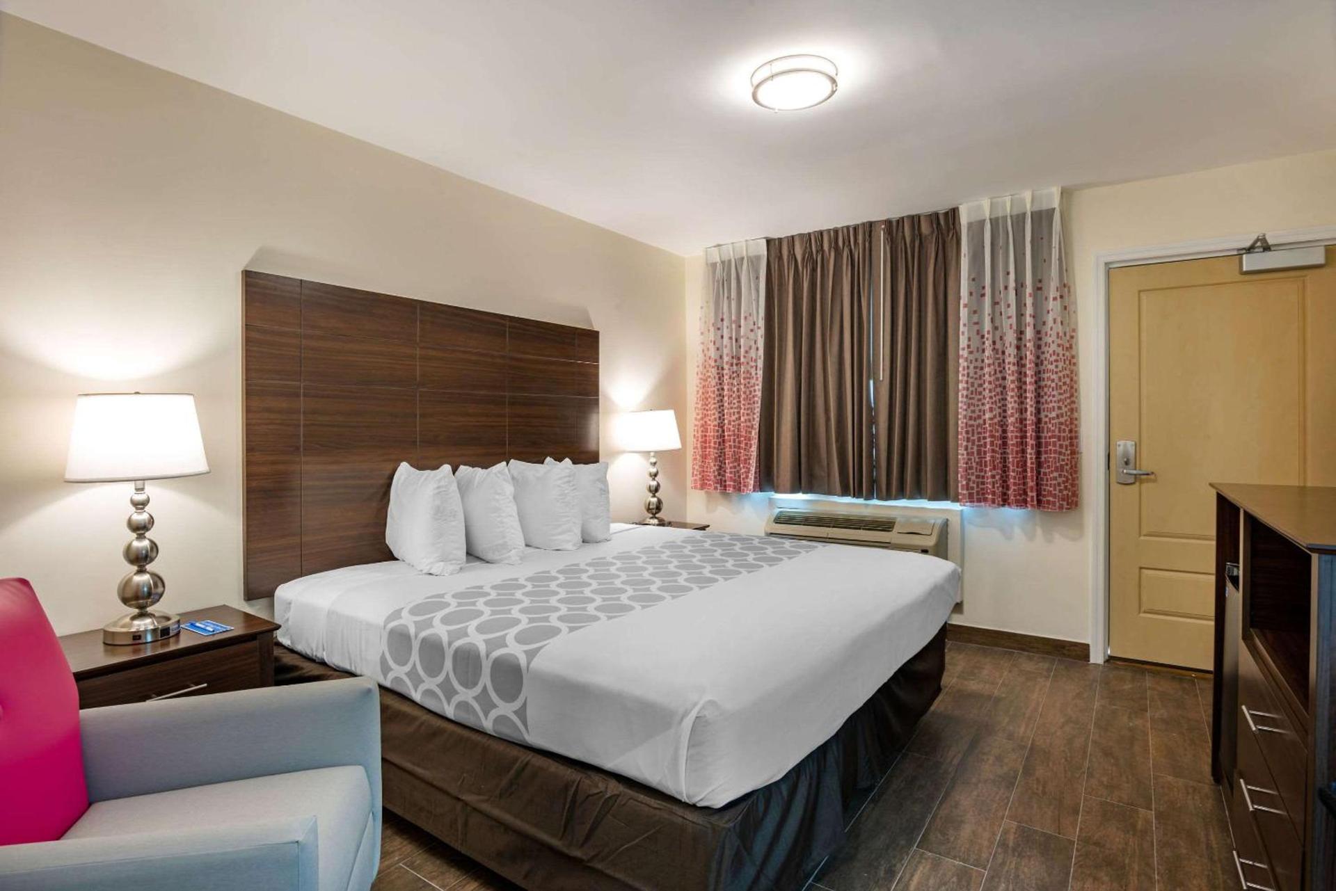 Downtown Hollywood Gardens Inn & Suites photo 23