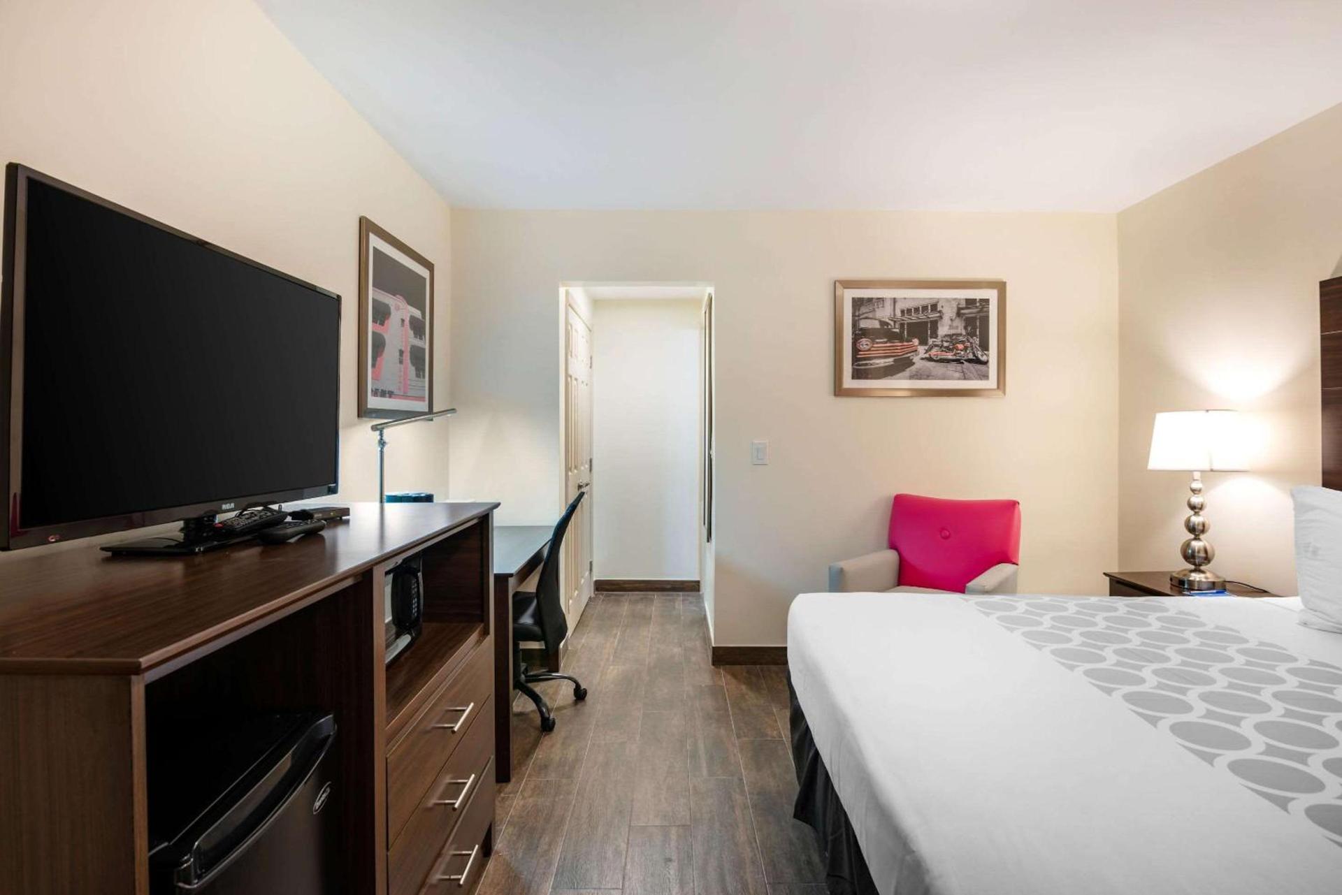 Downtown Hollywood Gardens Inn & Suites photo 22