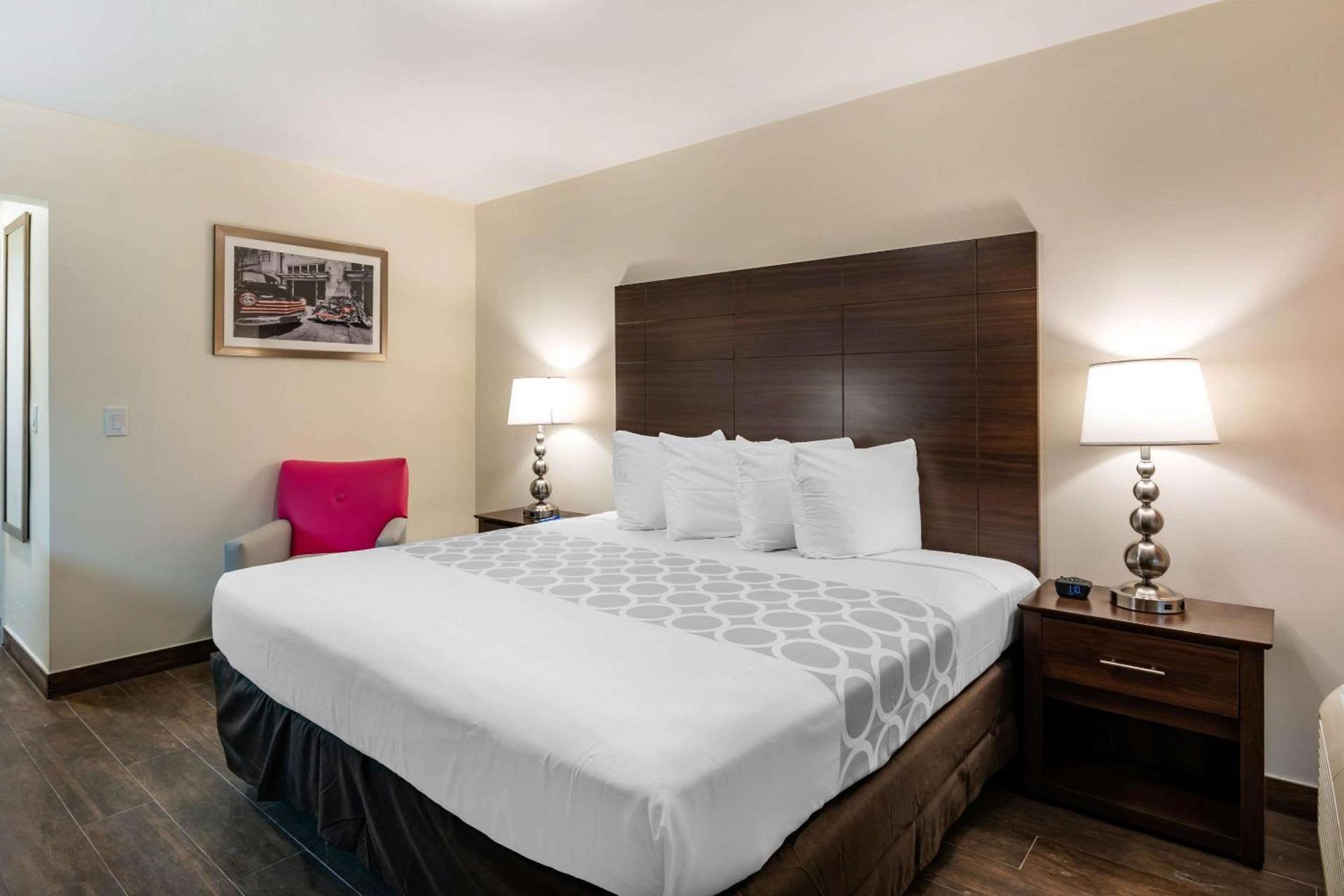 Downtown Hollywood Gardens Inn & Suites photo 21