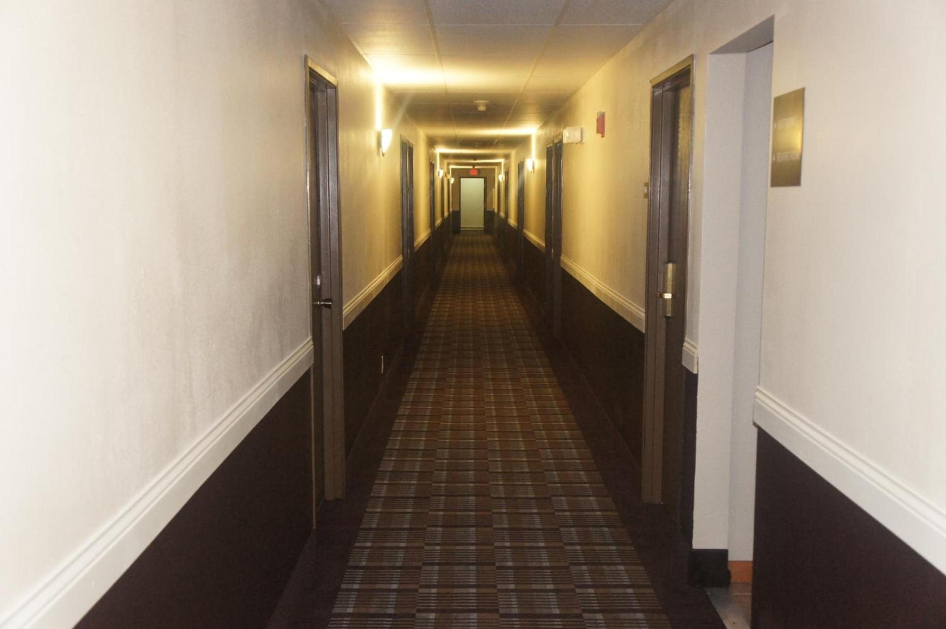 Super 8 by Wyndham Fremont NE photo 10