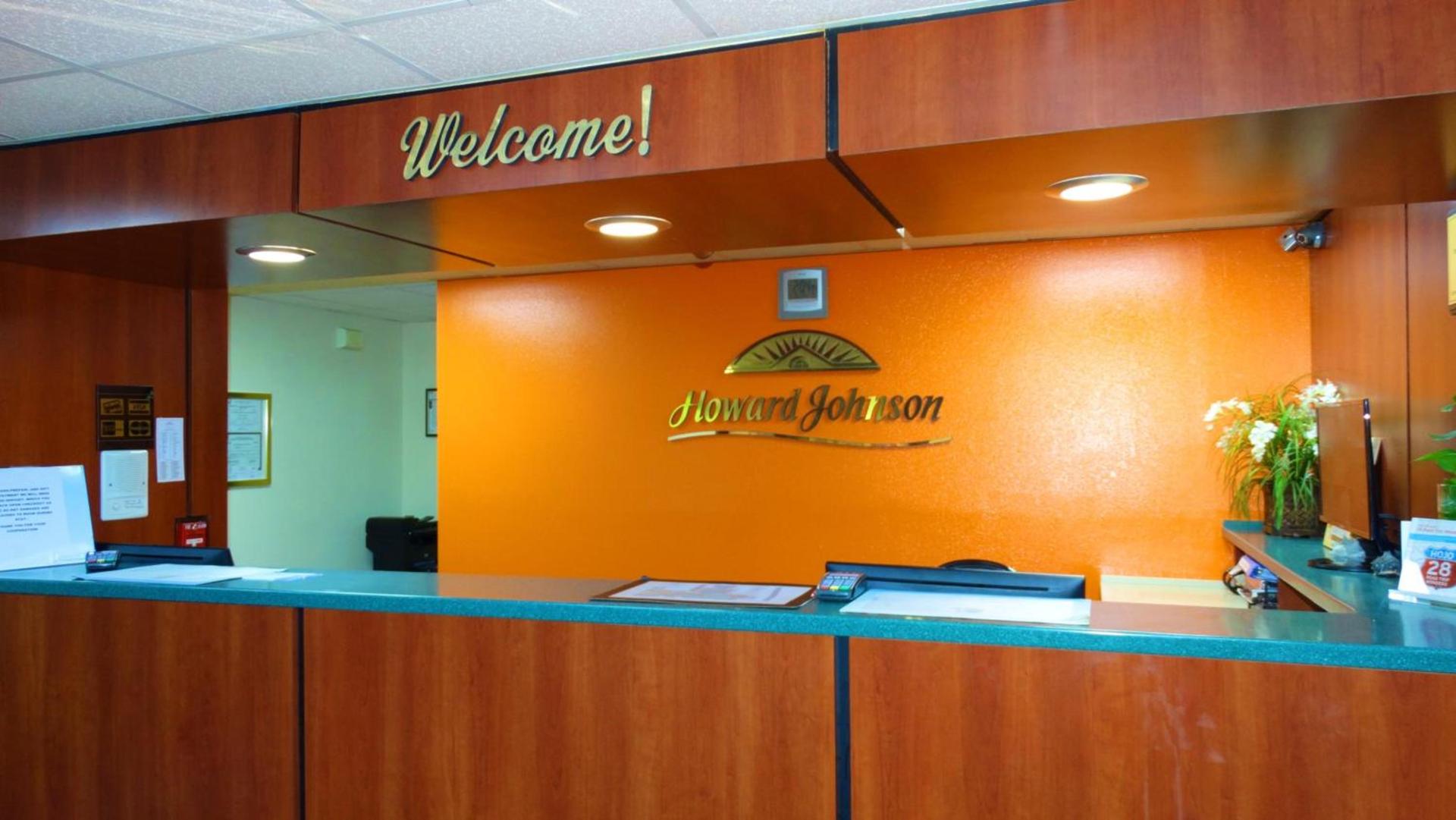 Howard Johnson by Wyndham Savannah GA photo 13