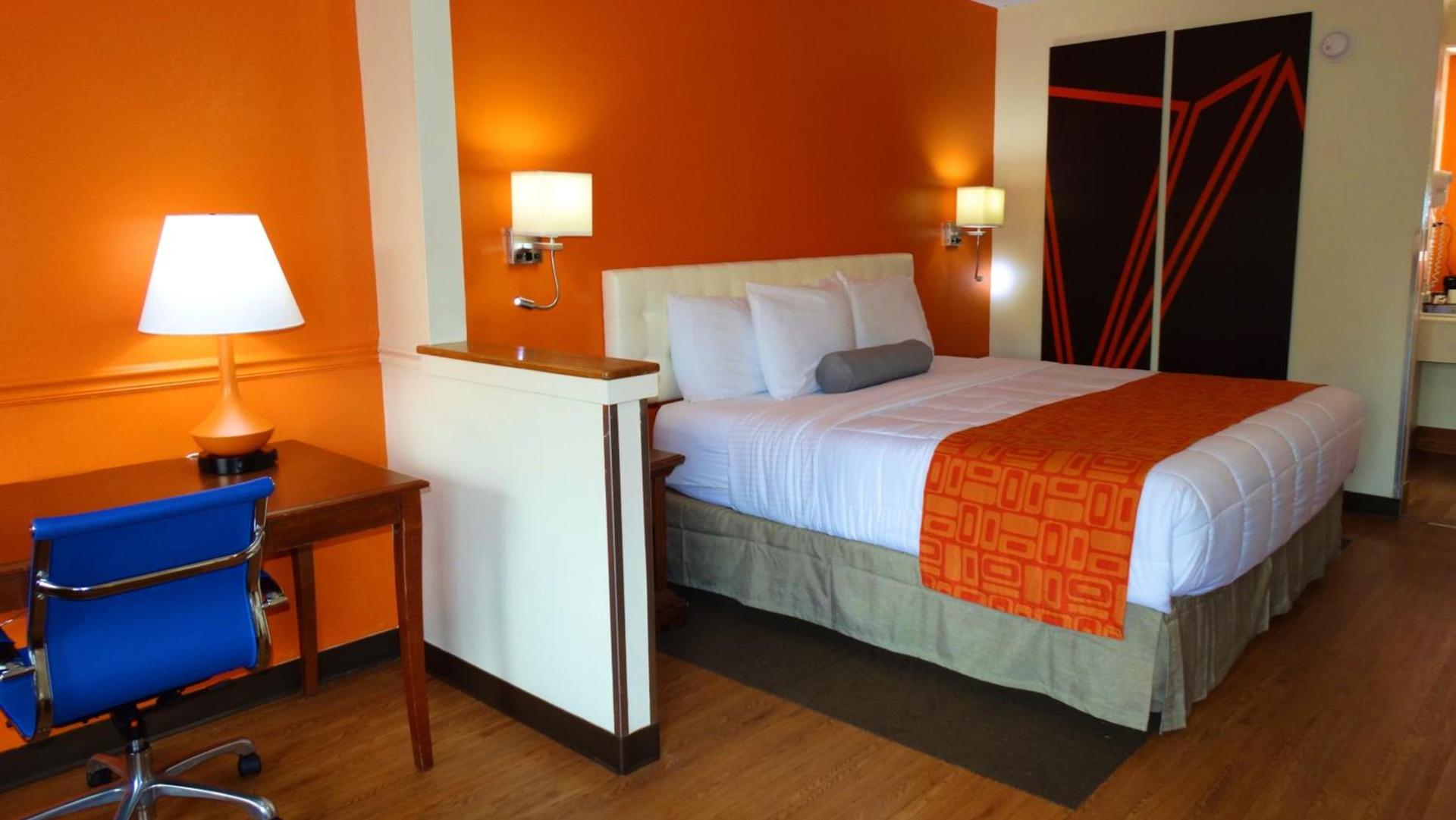 Howard Johnson by Wyndham Savannah GA photo 18