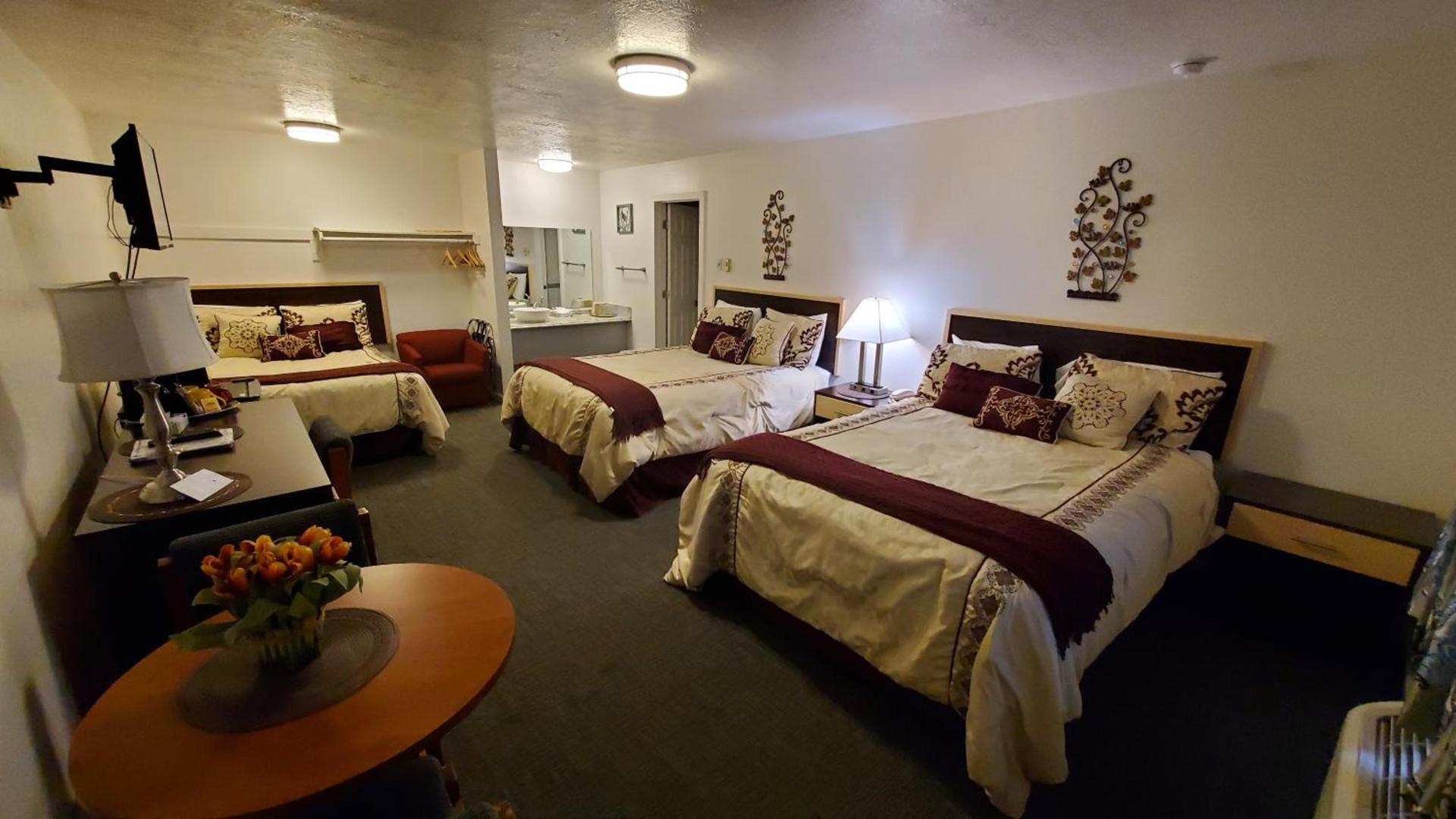 Motel West photo 40