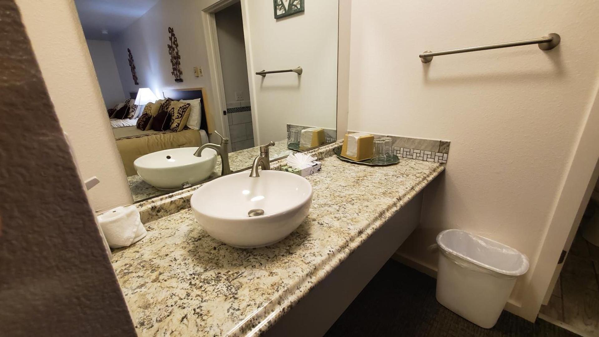 Motel West photo 44
