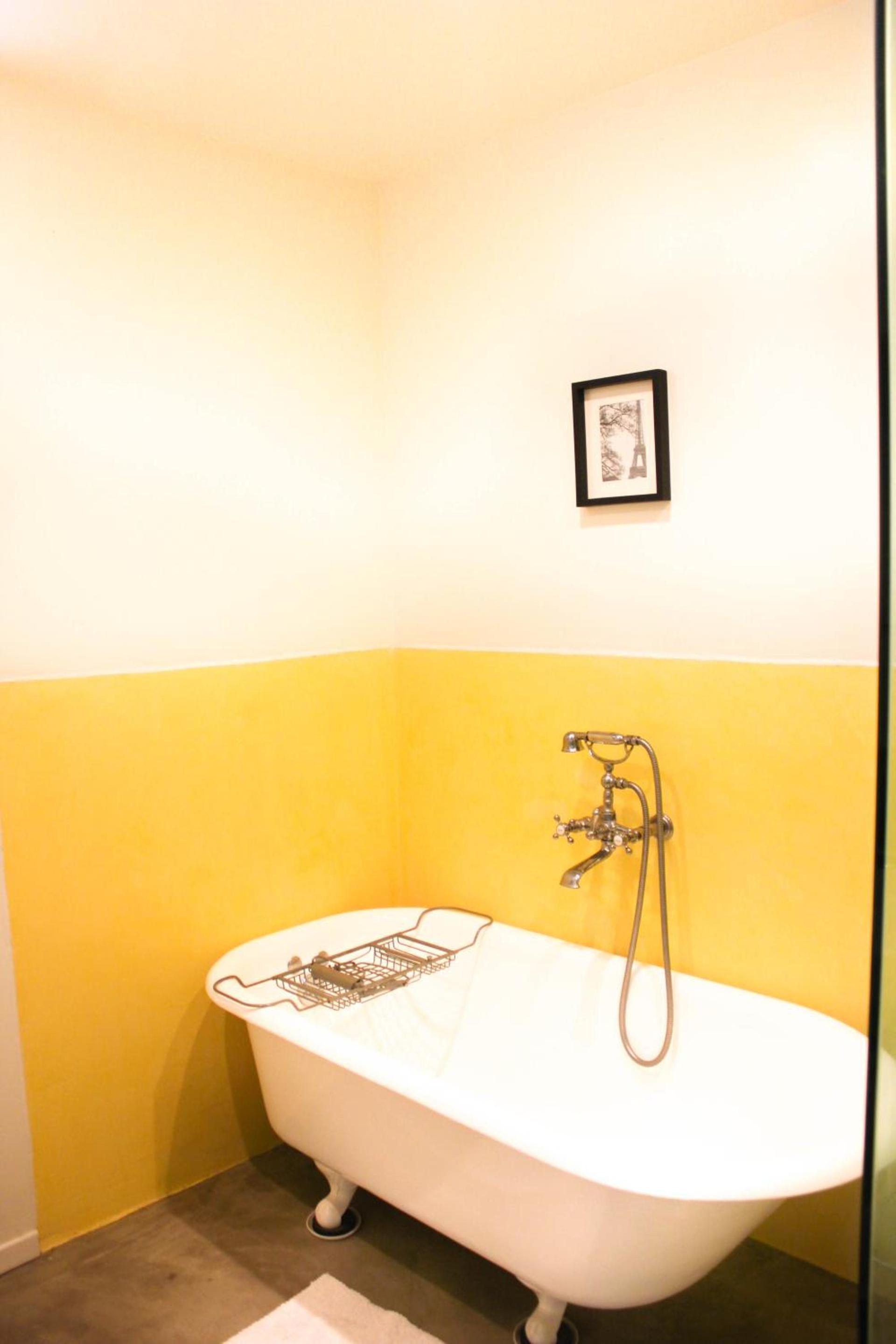 Ocean Front Vortex Female Hostel private rooms Free bikes photo 6