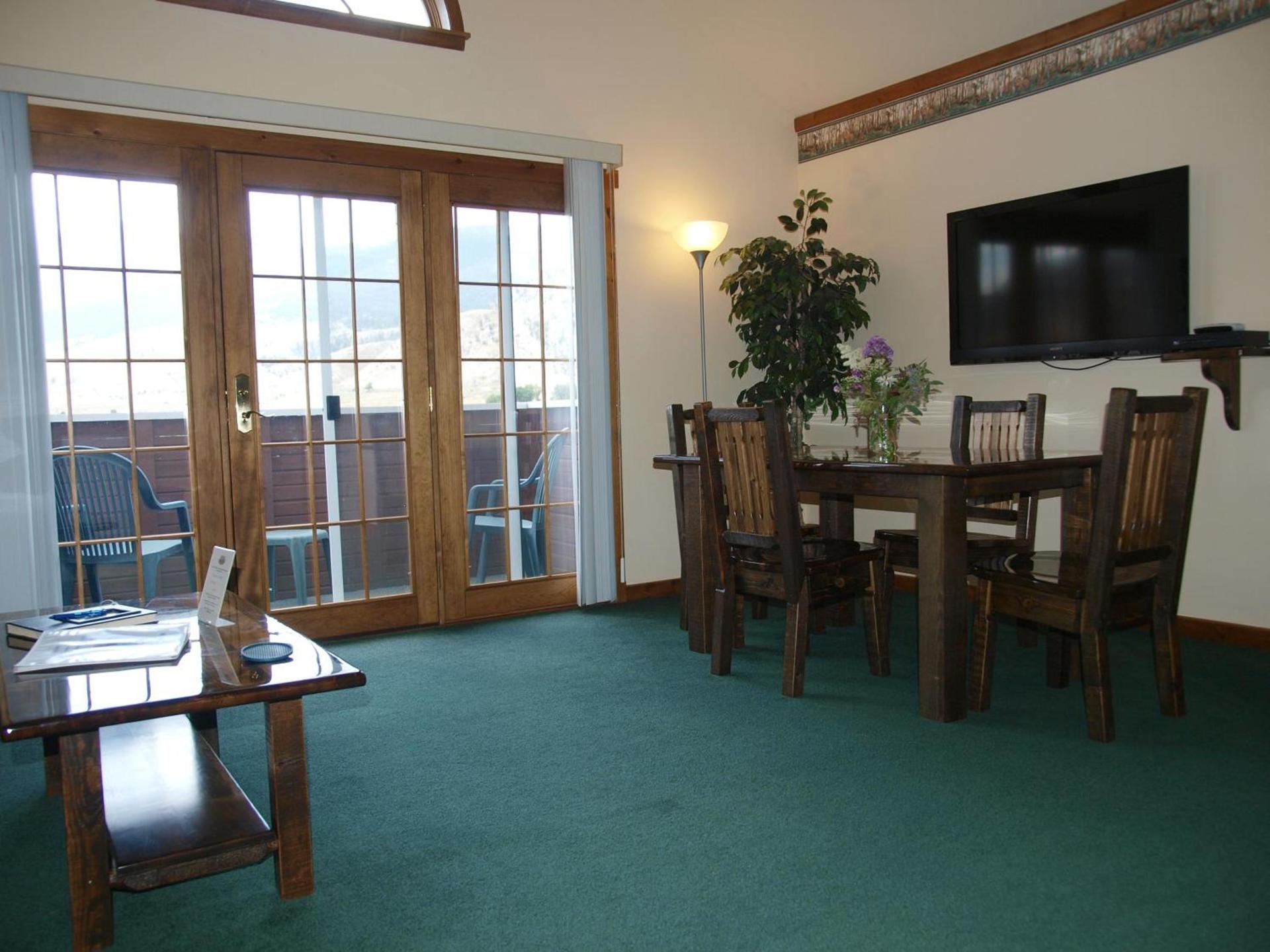 Yellowstone Basin Inn photo 14