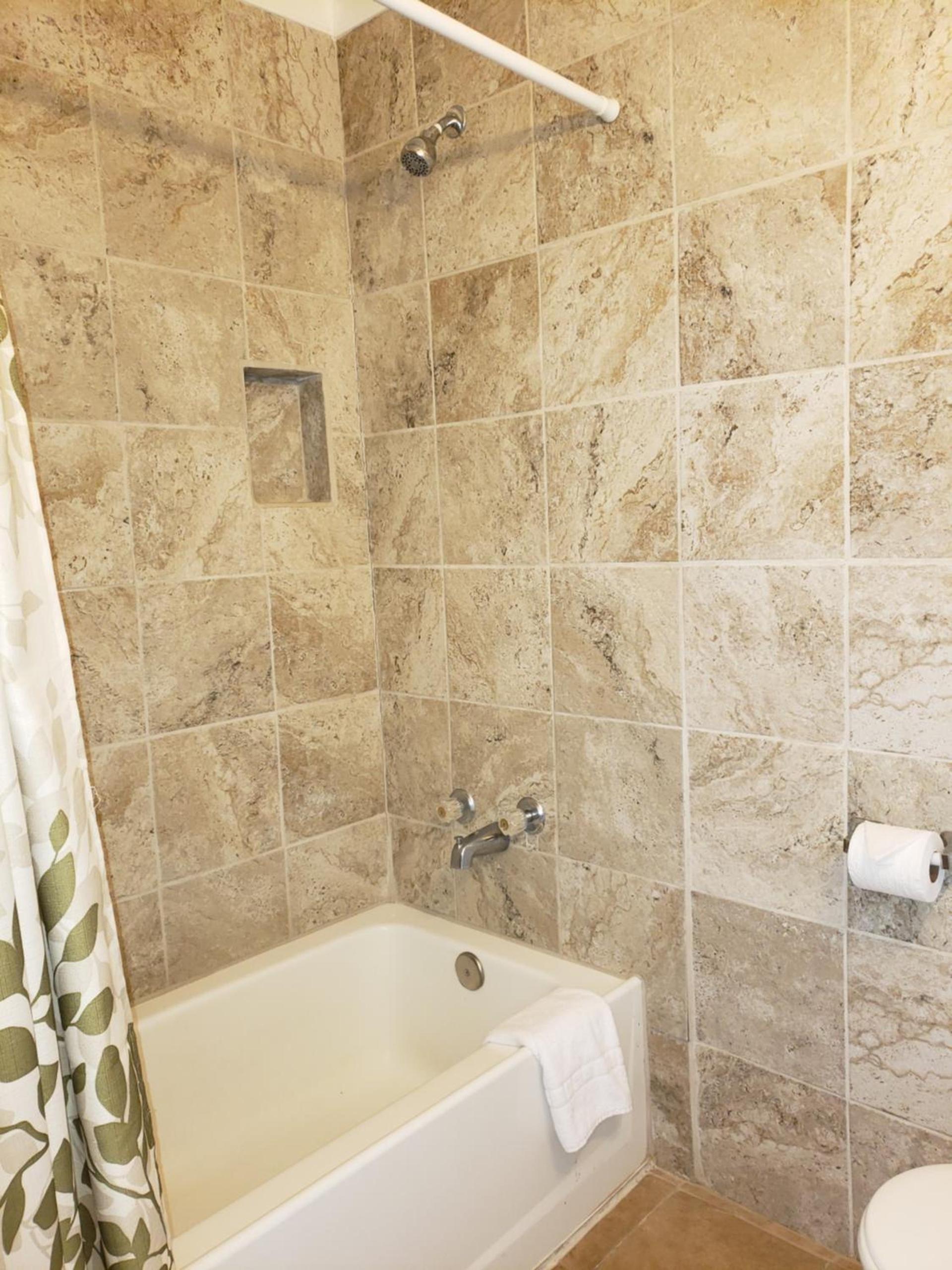Deluxe Inn photo 46