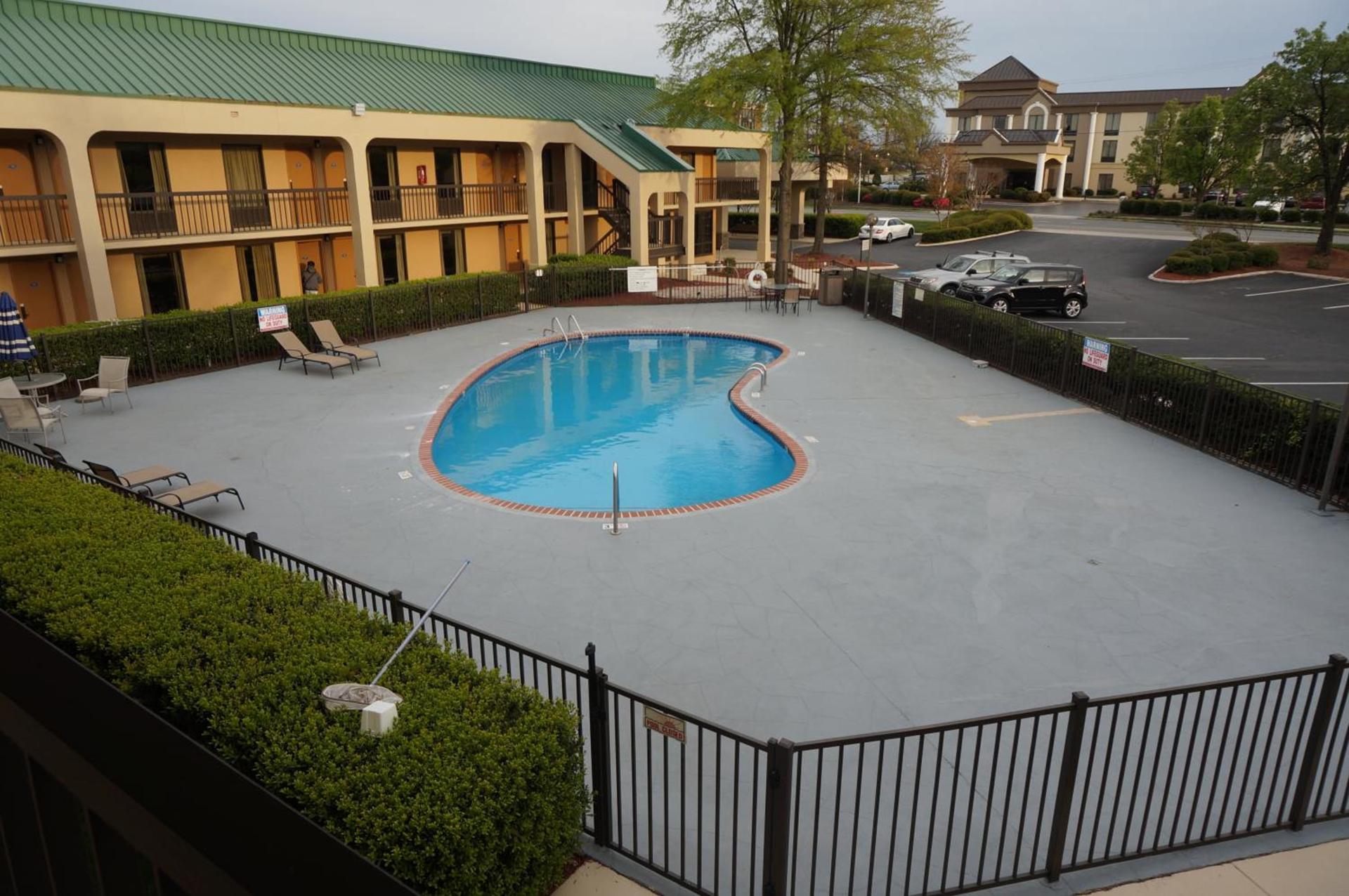 Howard Johnson by Wyndham Greensboro Near the Coliseum photo 56