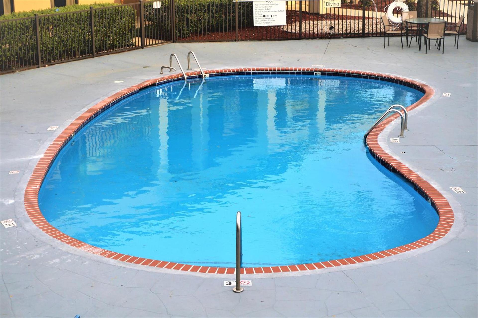 Howard Johnson by Wyndham Greensboro Near the Coliseum photo 14
