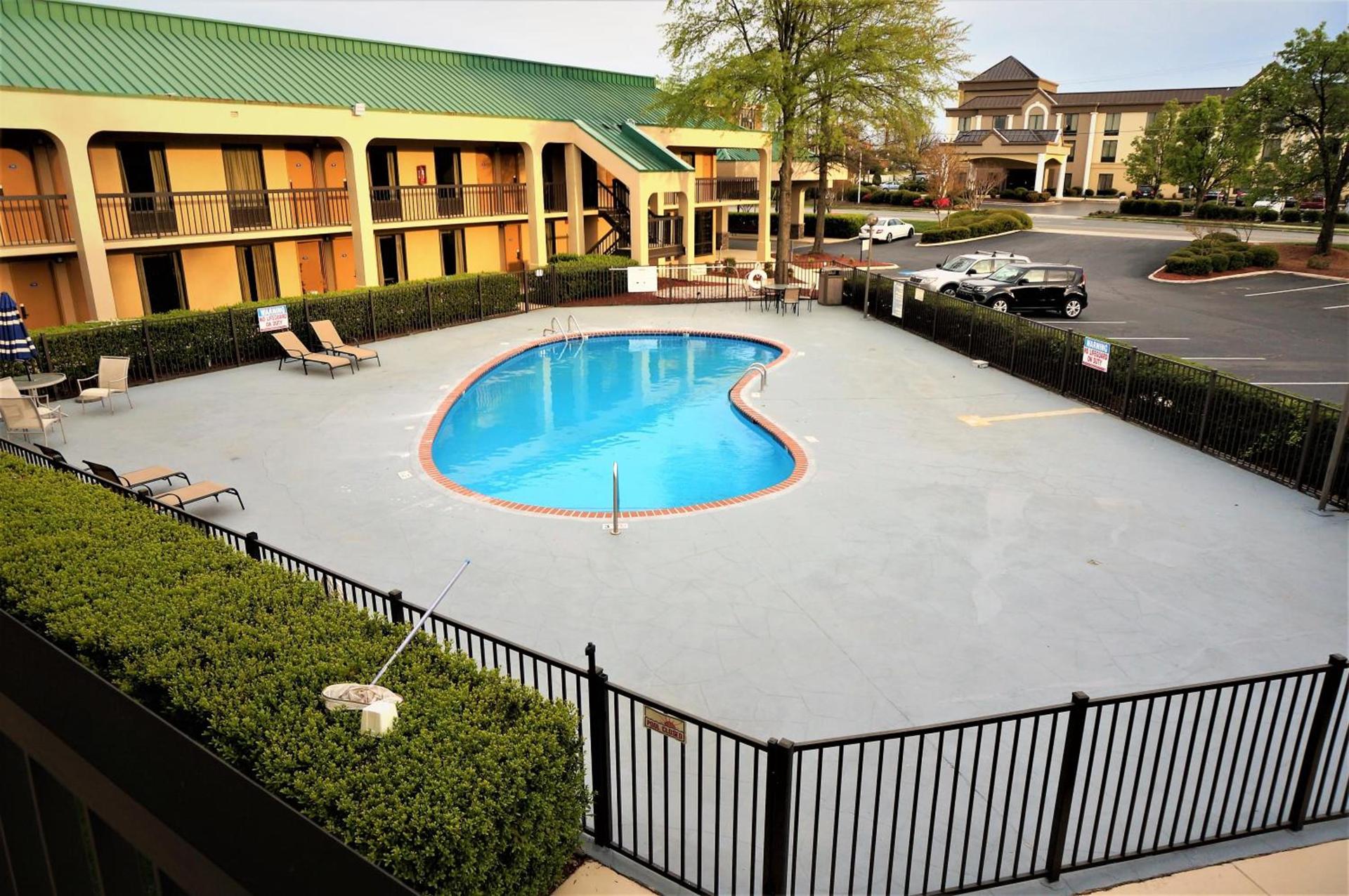 Howard Johnson by Wyndham Greensboro Near the Coliseum photo 36