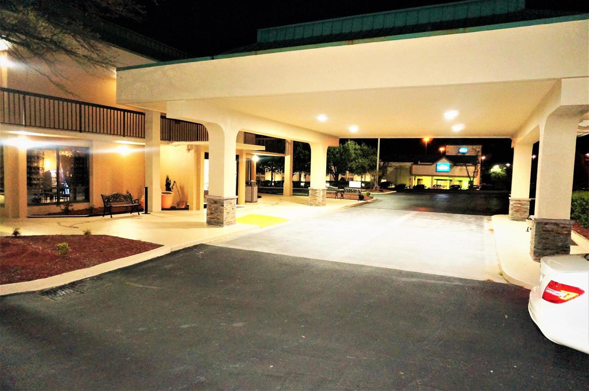 Howard Johnson by Wyndham Greensboro Near the Coliseum photo 42
