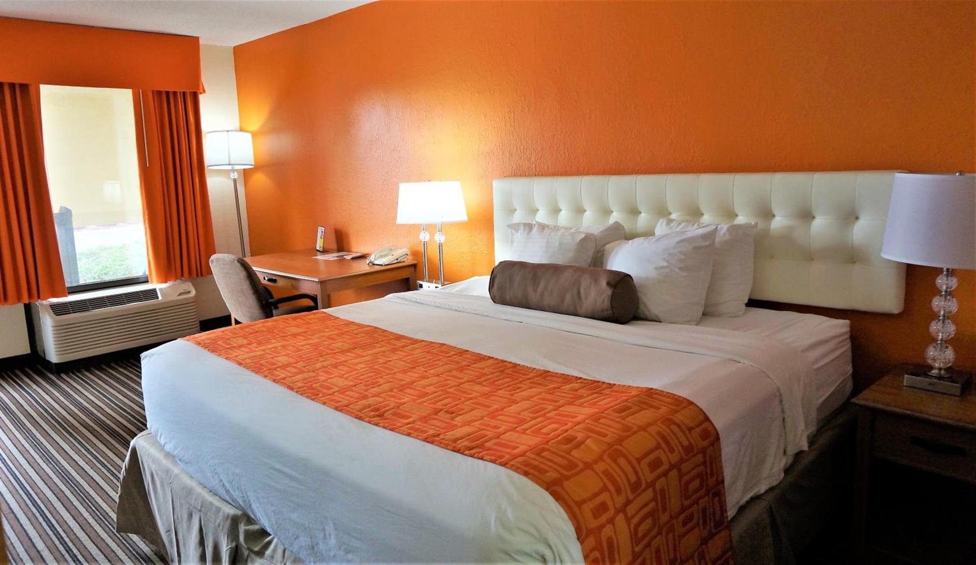 Howard Johnson by Wyndham Greensboro Near the Coliseum photo 12