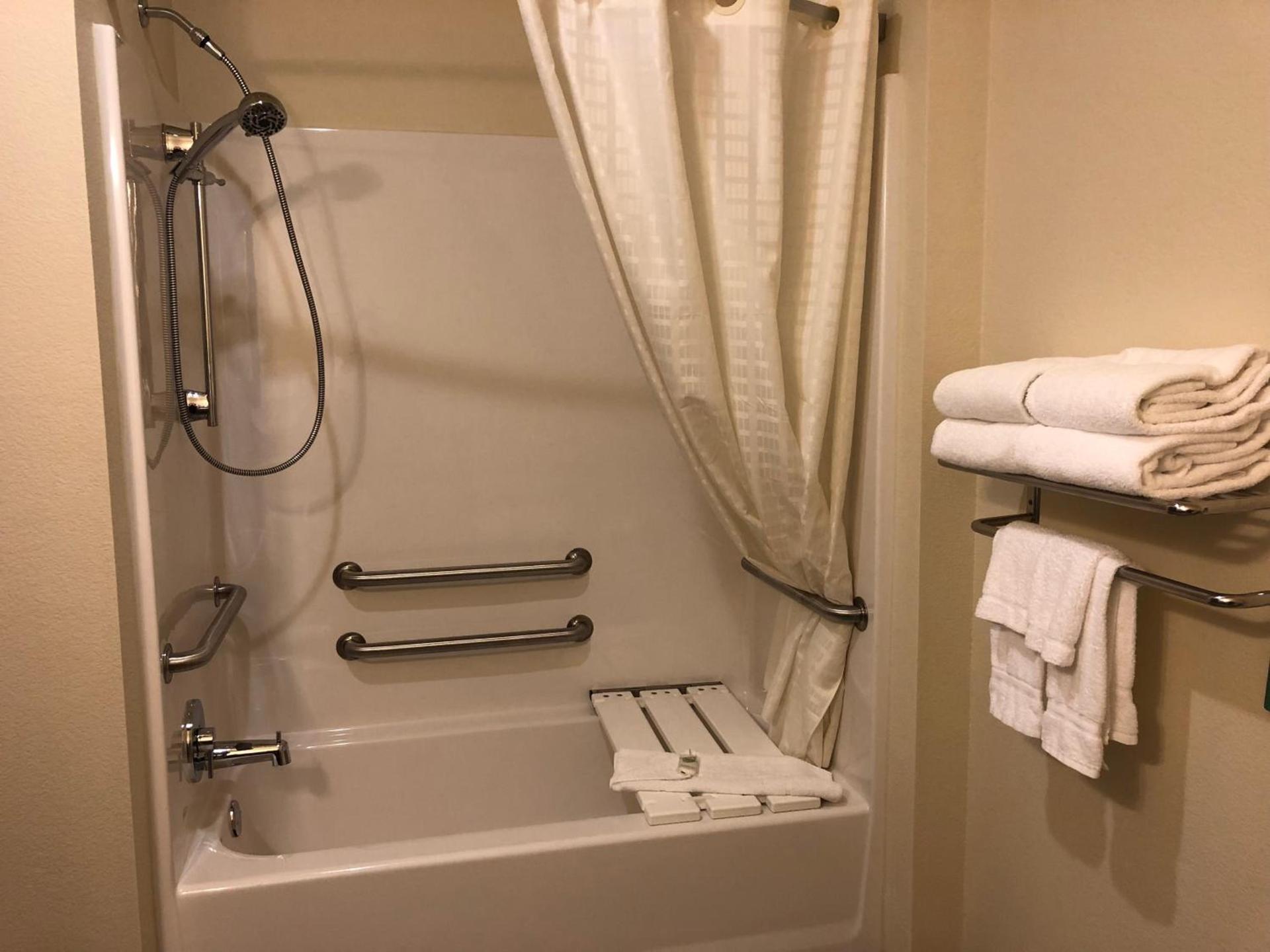 Cobblestone Hotel & Suites - Paxton photo 12