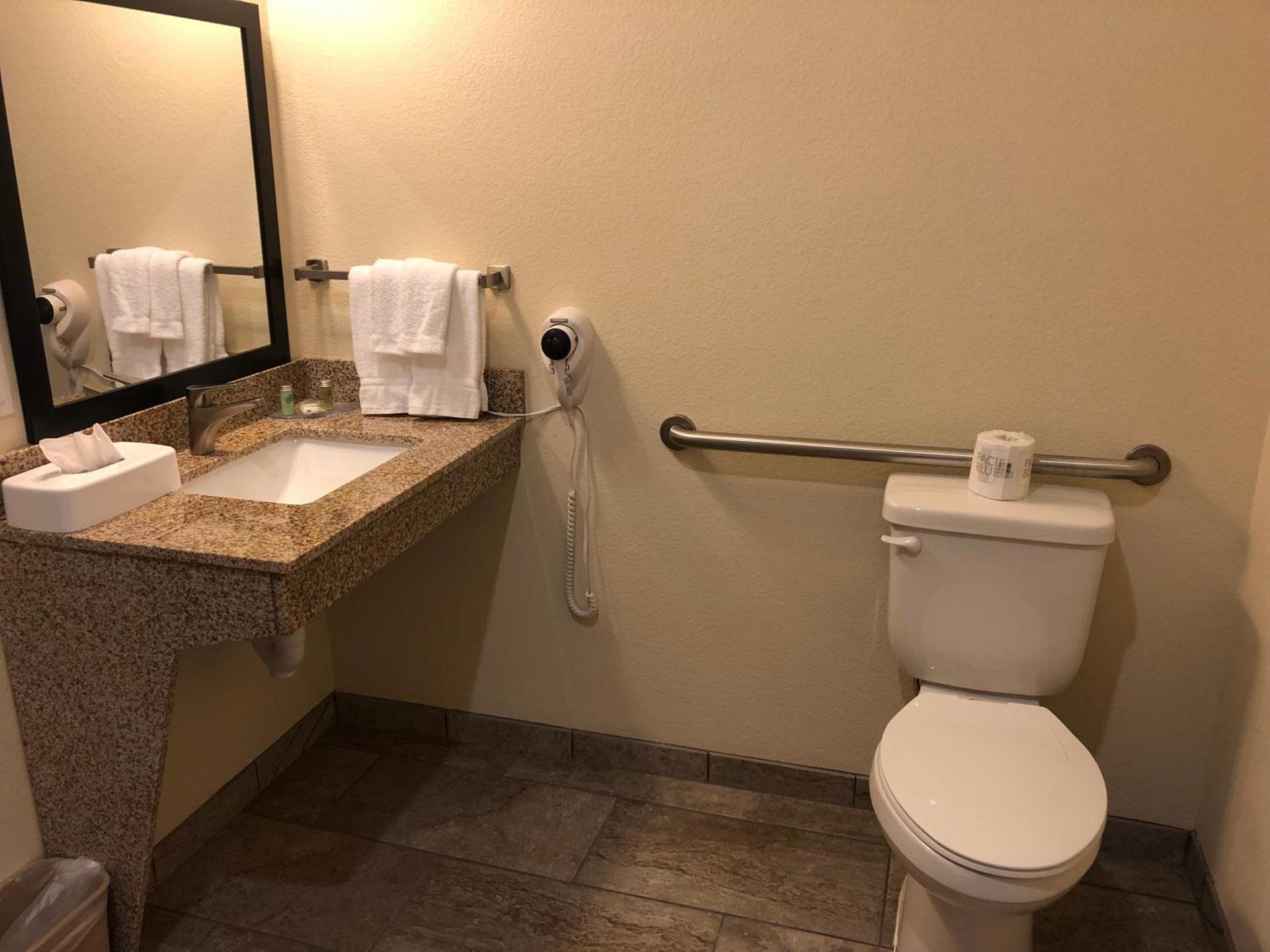 Cobblestone Hotel & Suites - Paxton photo 11
