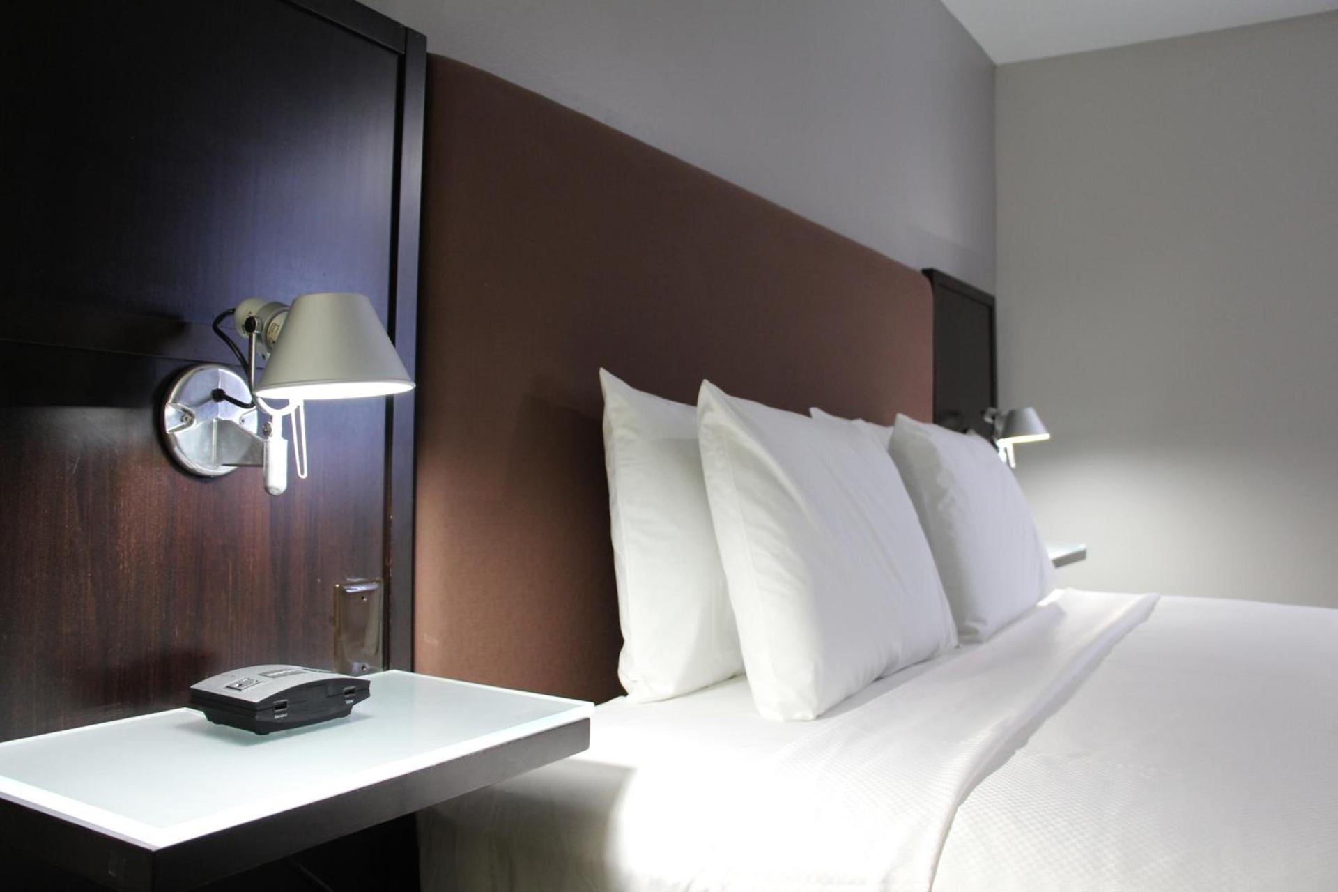 Westbridge Inn & Suites photo 9