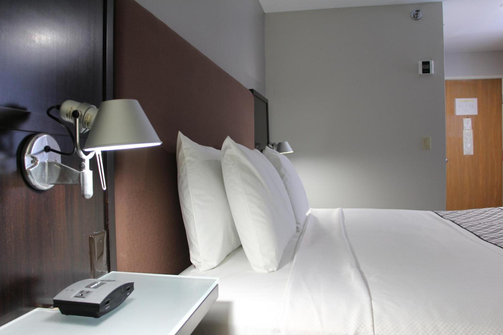 Westbridge Inn & Suites photo 14